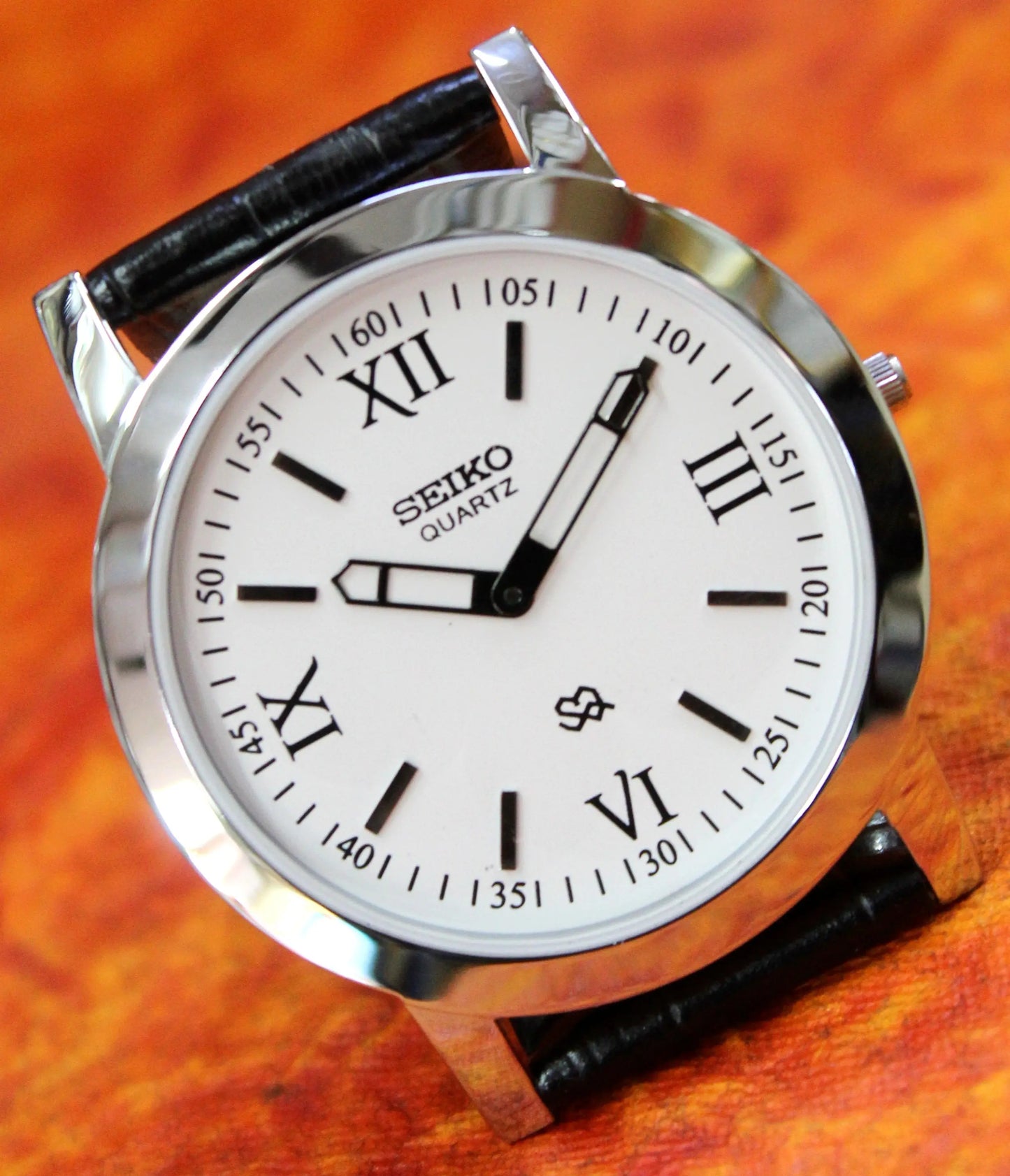 Seiko Quartz Super Slim Two Hands Japan Made Stainless Steel Case White Dial Wristwatch - Genuine Vintage Watches