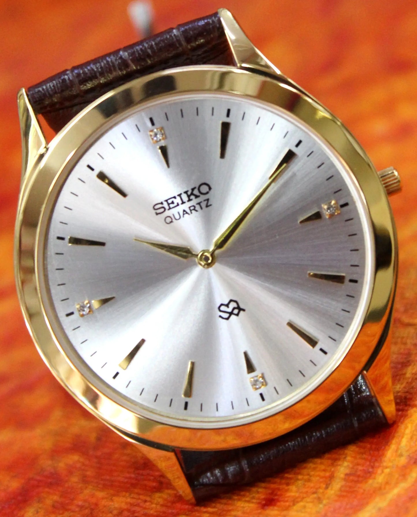 Seiko Quartz Super Slim Two Hands Japan Made Gold Plated Case Silver Dial Wristwatch - Genuine Vintage Watches