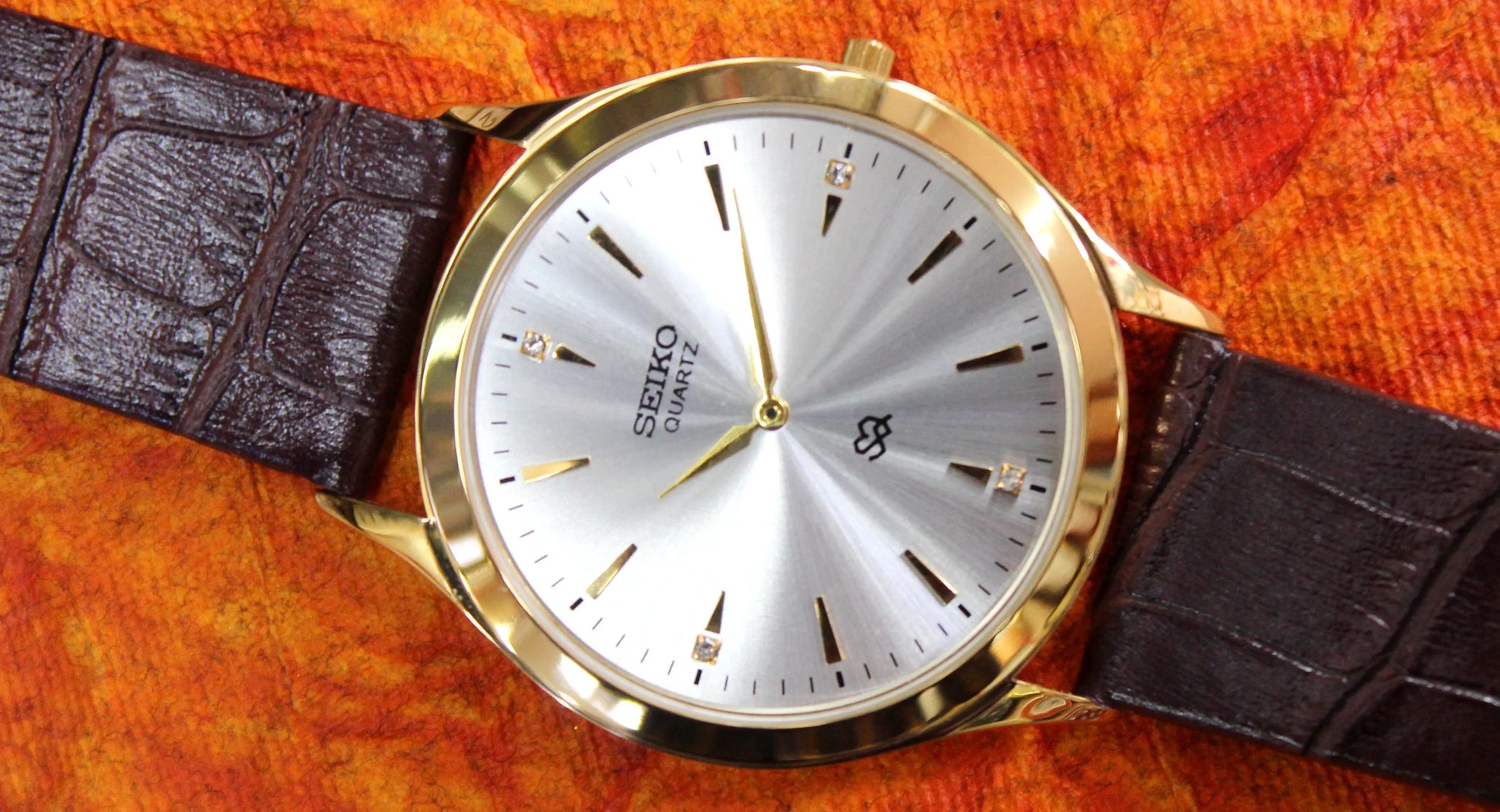 Seiko Quartz Super Slim Two Hands Japan Made Gold Plated Case Silver Dial Wristwatch - Genuine Vintage Watches