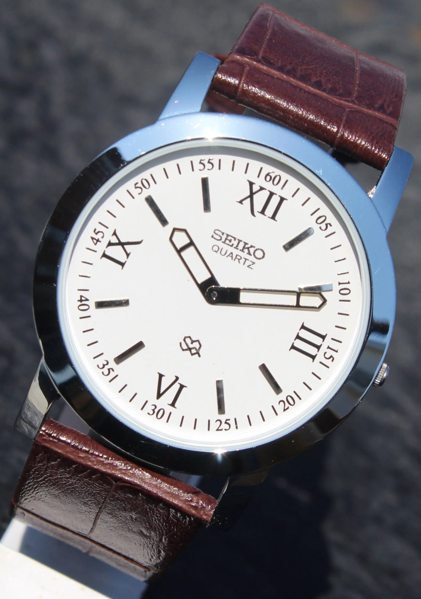 Seiko Quartz Watch Super Slim Two Hands Japan Made Stainless Steel Case White Dial - Genuine Vintage Watches