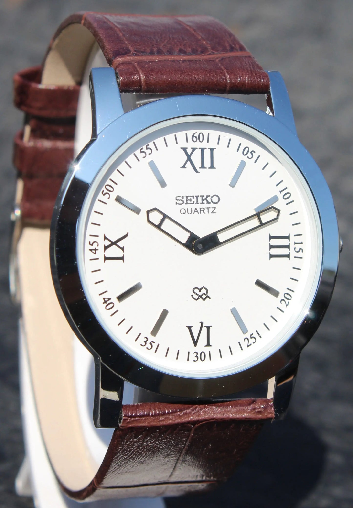 Seiko Quartz Watch Super Slim Two Hands Japan Made Stainless Steel Case White Dial - Genuine Vintage Watches