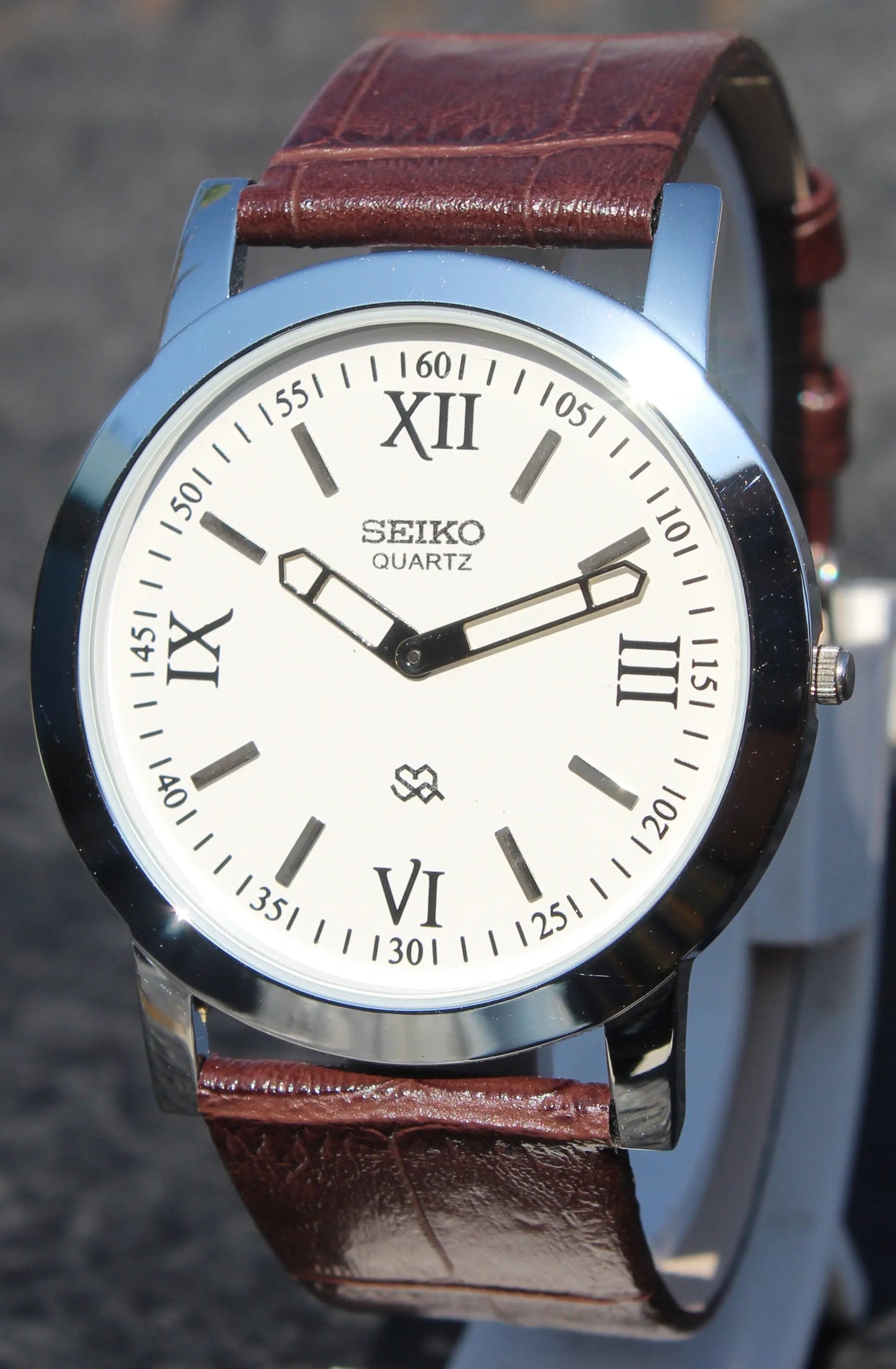 Seiko Quartz Watch Super Slim Two Hands Japan Made Stainless Steel Case White Dial - Genuine Vintage Watches