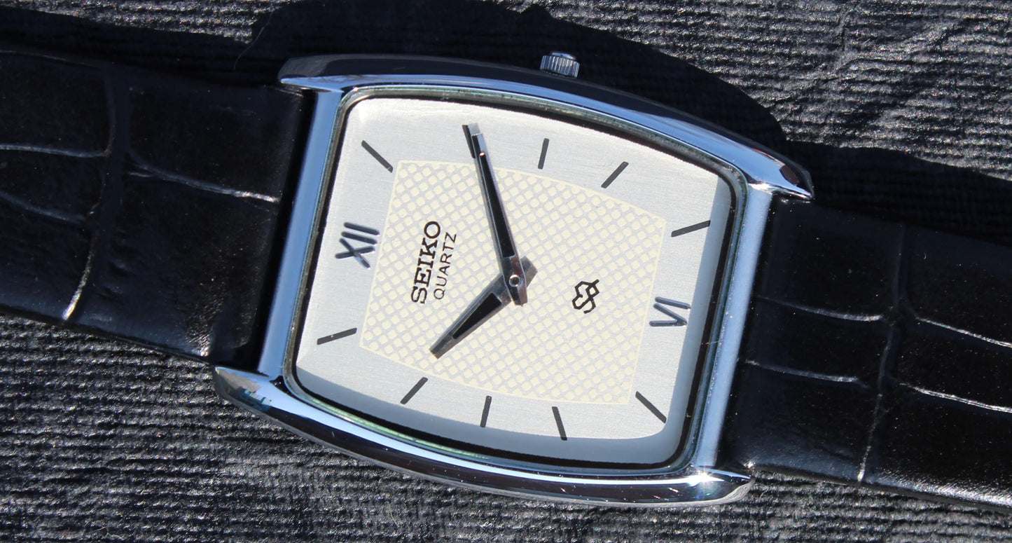 Seiko Quartz Super Slim Two Hands Japan Made Stainless Steel Case Silver Dial Wristwatch - Genuine Vintage Watches