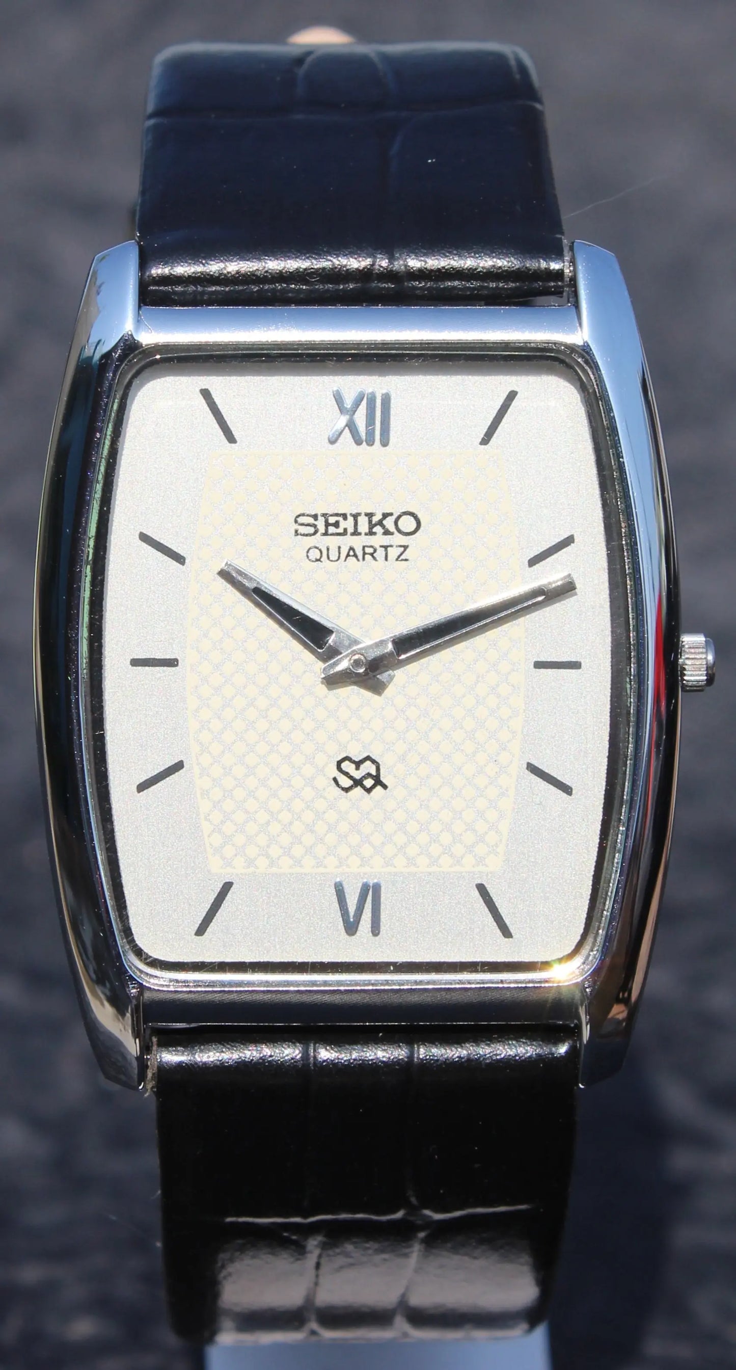 Seiko Quartz Super Slim Two Hands Japan Made Stainless Steel Case Silver Dial Wristwatch - Genuine Vintage Watches