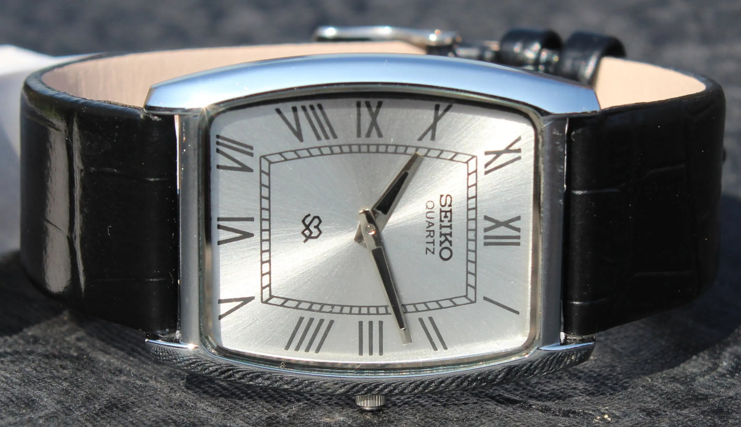 Seiko Quartz Super Slim Two Hands Japan Made Stainless Steel Case Silver Dial Wristwatch - Genuine Vintage Watches