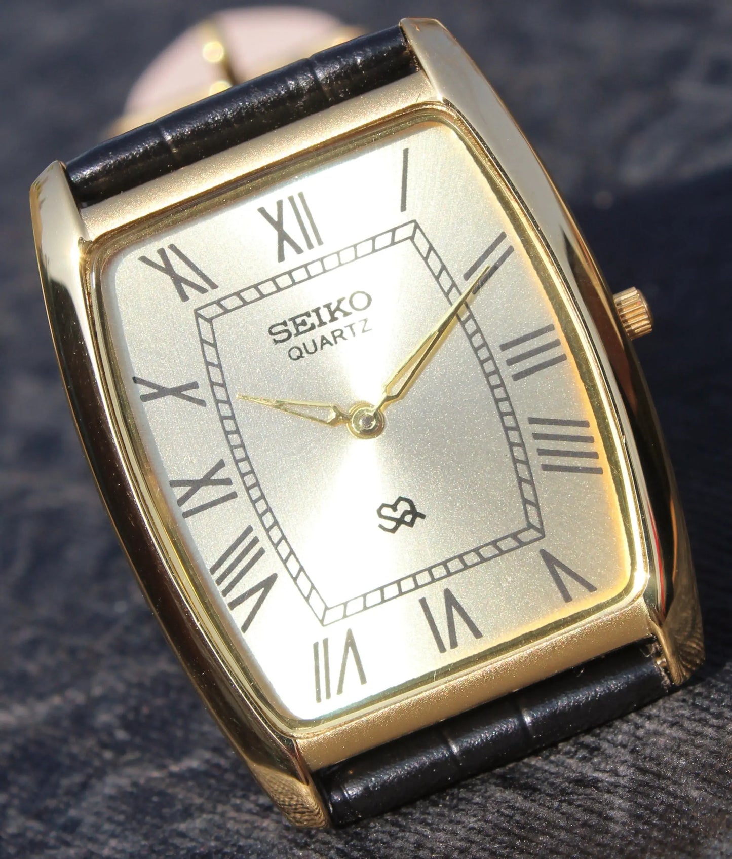 Seiko Quartz Super Slim Two Hands Japan Made Gold Plated Case Golden Dial Wristwatch - Genuine Vintage Watches