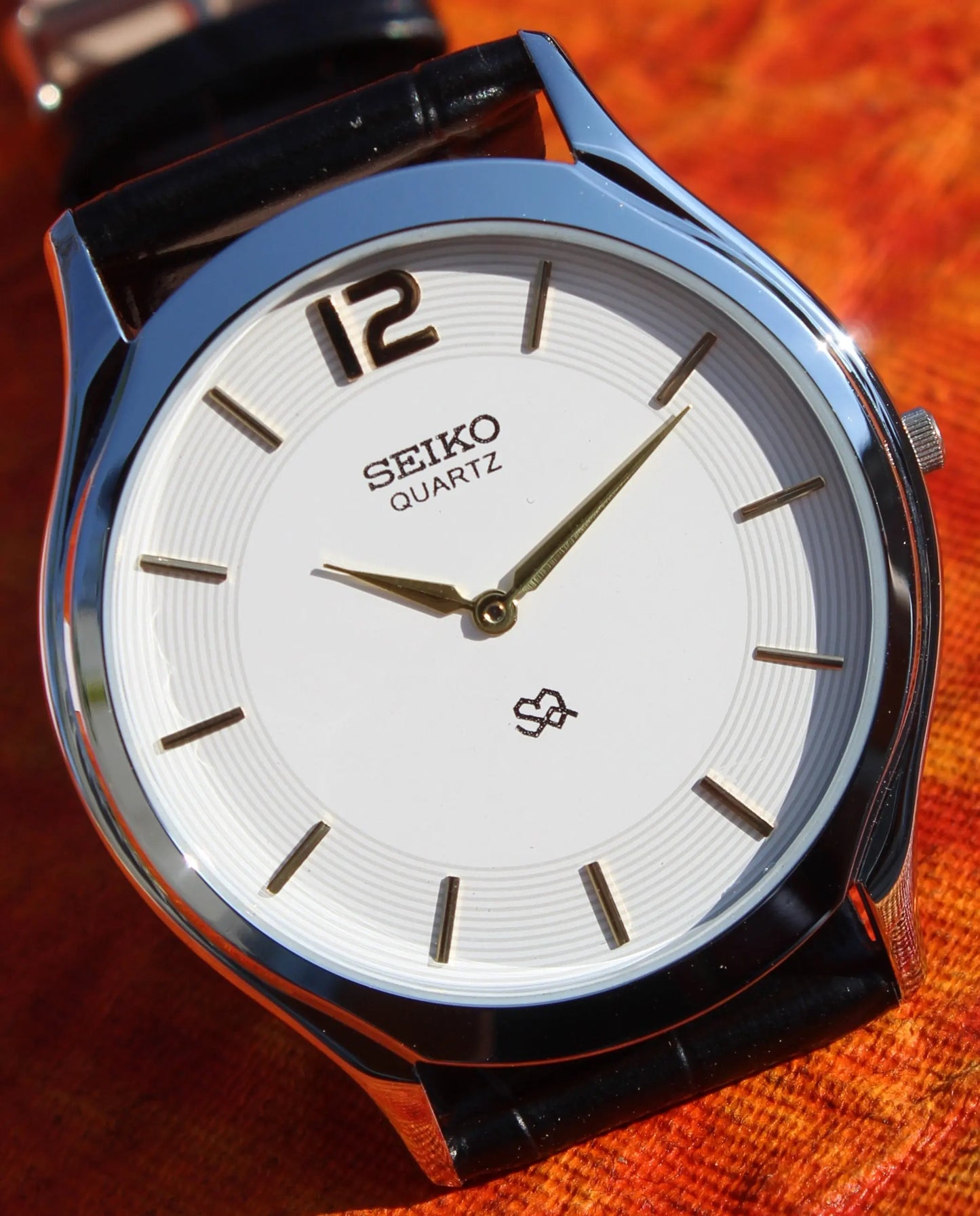 Seiko Quartz Super Slim Two Hands Japan Made Stainless Steel Case White Dial Wristwatch - Genuine Vintage Watches