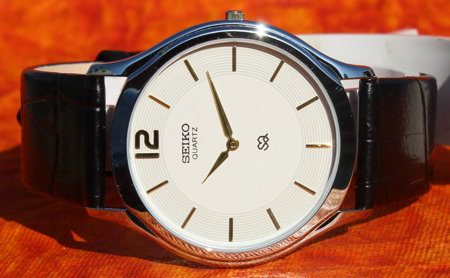 Seiko Quartz Super Slim Two Hands Japan Made Stainless Steel Case White Dial Wristwatch - Genuine Vintage Watches
