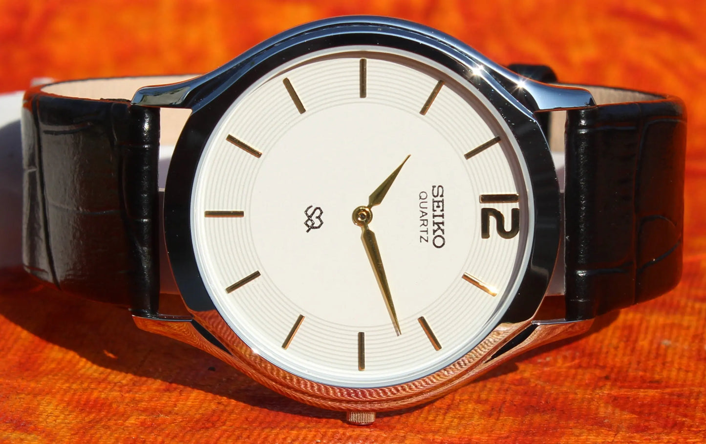 Seiko Quartz Super Slim Two Hands Japan Made Stainless Steel Case White Dial Wristwatch - Genuine Vintage Watches