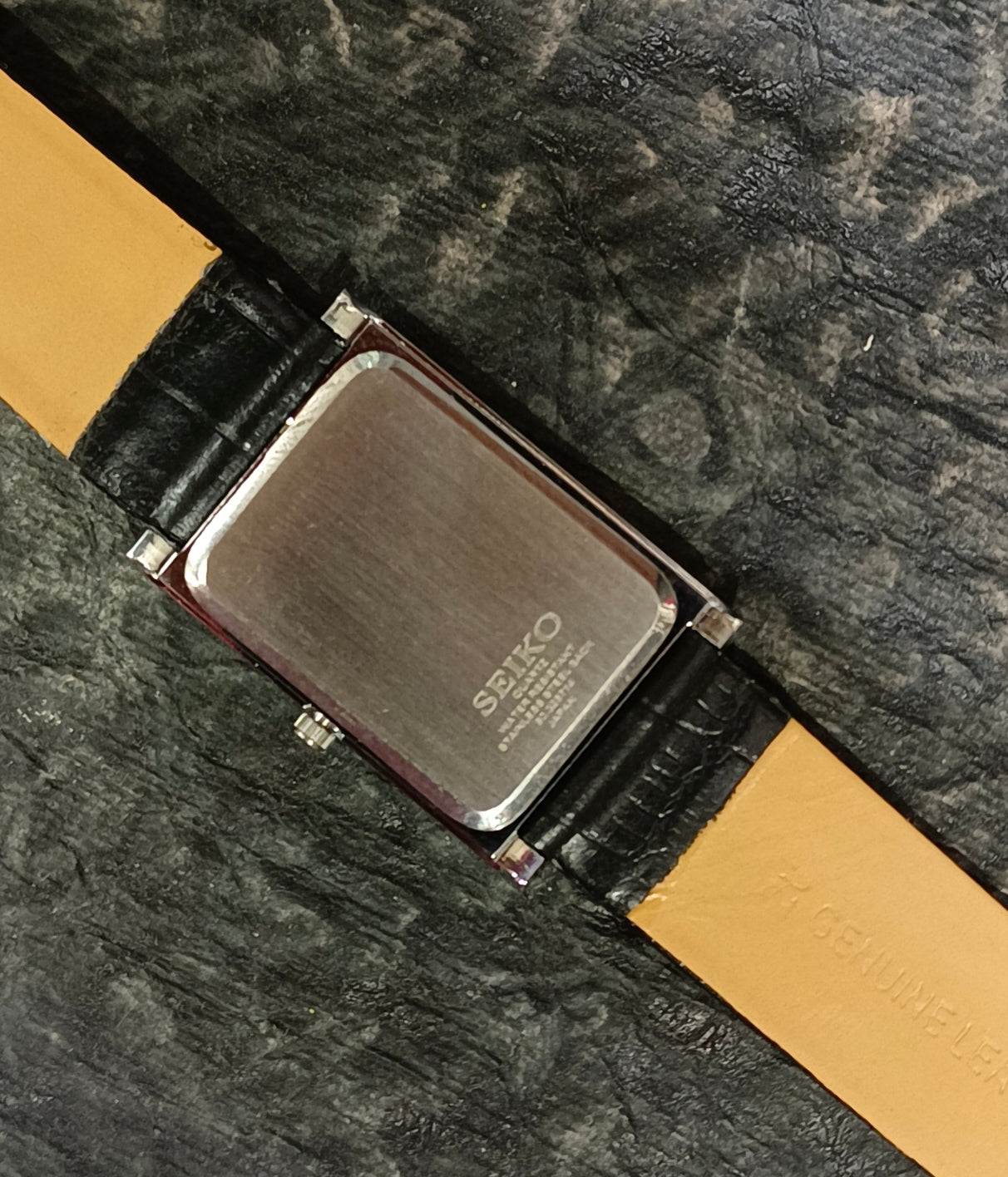 Seiko Quartz Tank Watch Slim Rectangular Roman Dial Two Hands Vintage Wristwatch Geniune-Vintage-Watches