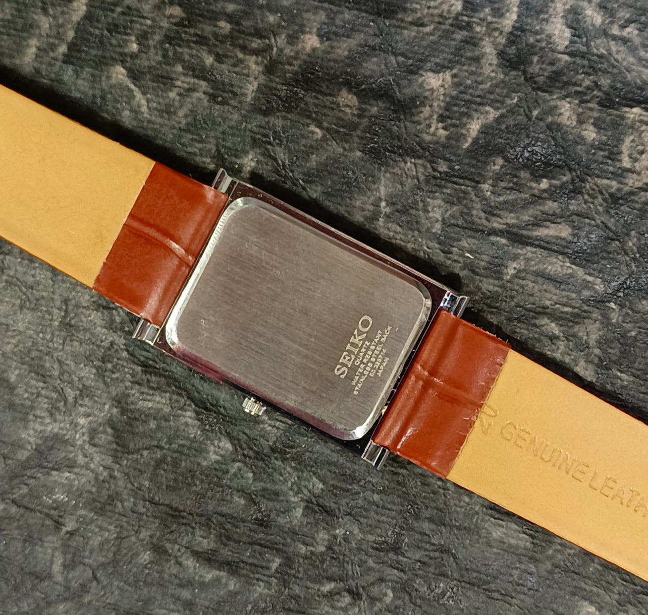 Vintage Seiko Quartz Tank Watch Slim Dress Wristwatch Roman Numeral Dial Geniune-Vintage-Watches