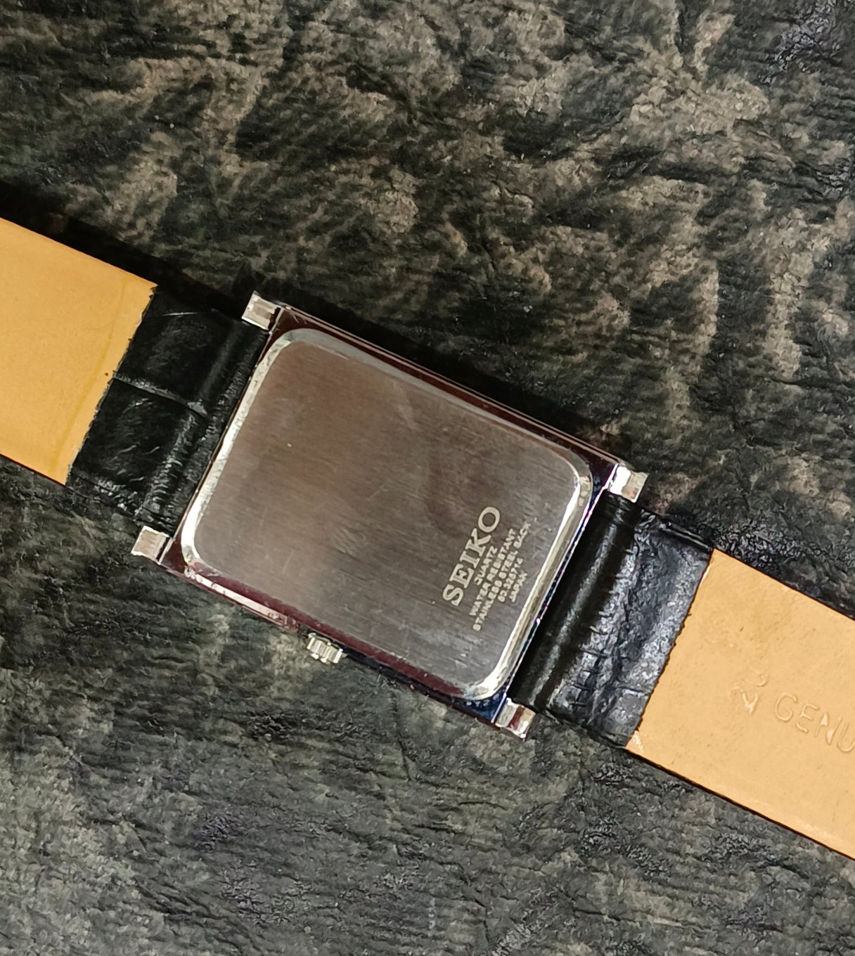 Seiko Vintage Quartz Tank Watch Slim Rectangular Roman Dial Wristwatch Geniune-Vintage-Watches
