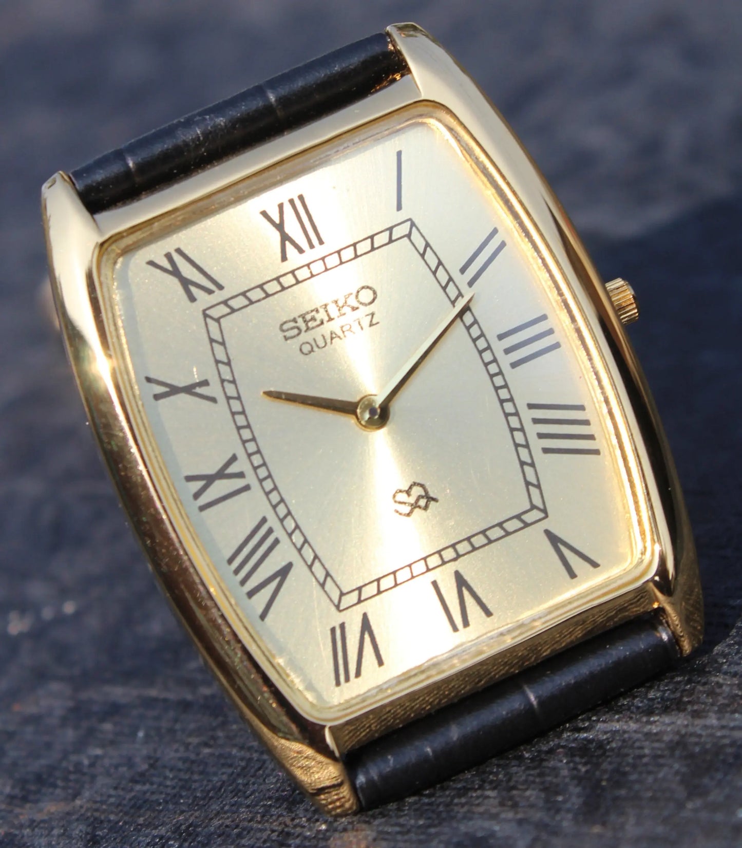 Seiko Quartz Super Slim Two Hands Japan Made Gold Plated Case Golden Dial Wristwatch - Genuine Vintage Watches