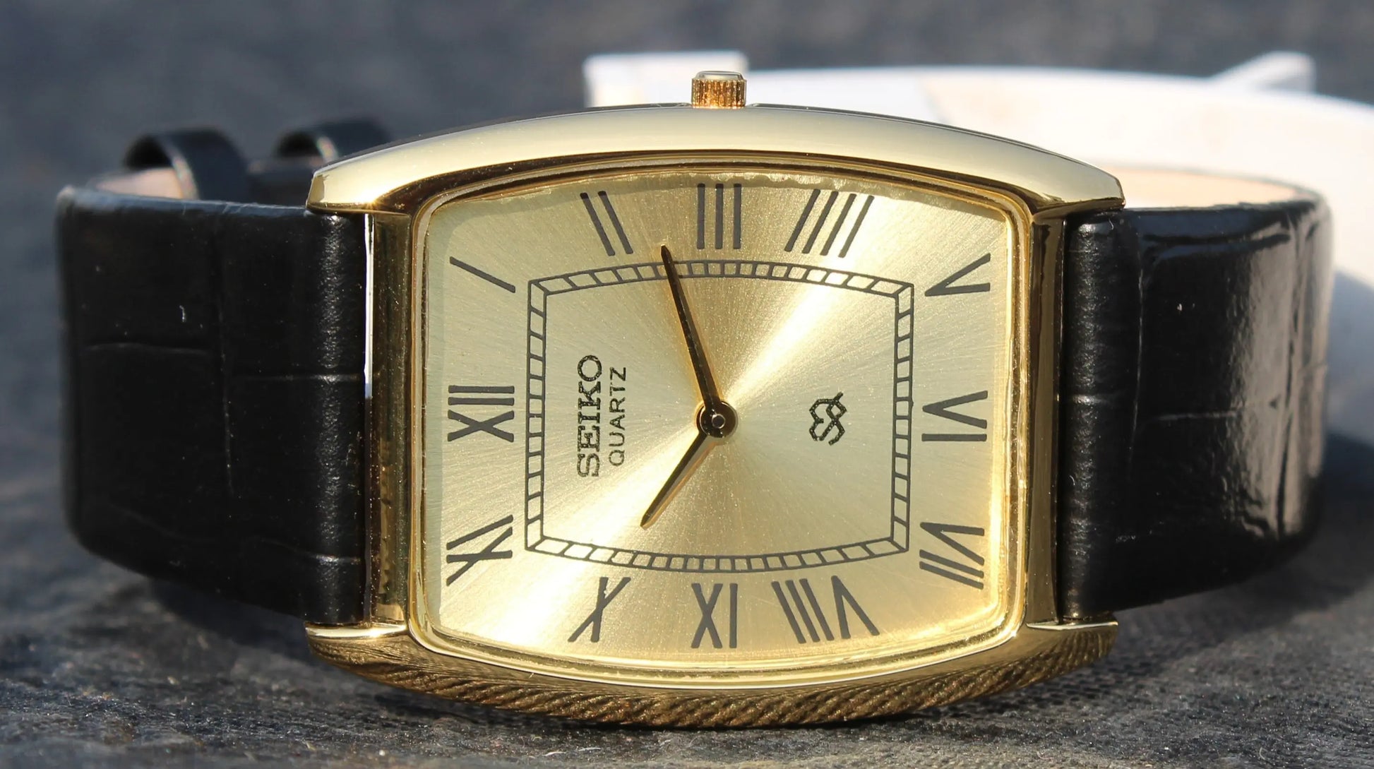 Seiko Quartz Super Slim Two Hands Japan Made Gold Plated Case Golden Dial Wristwatch - Genuine Vintage Watches