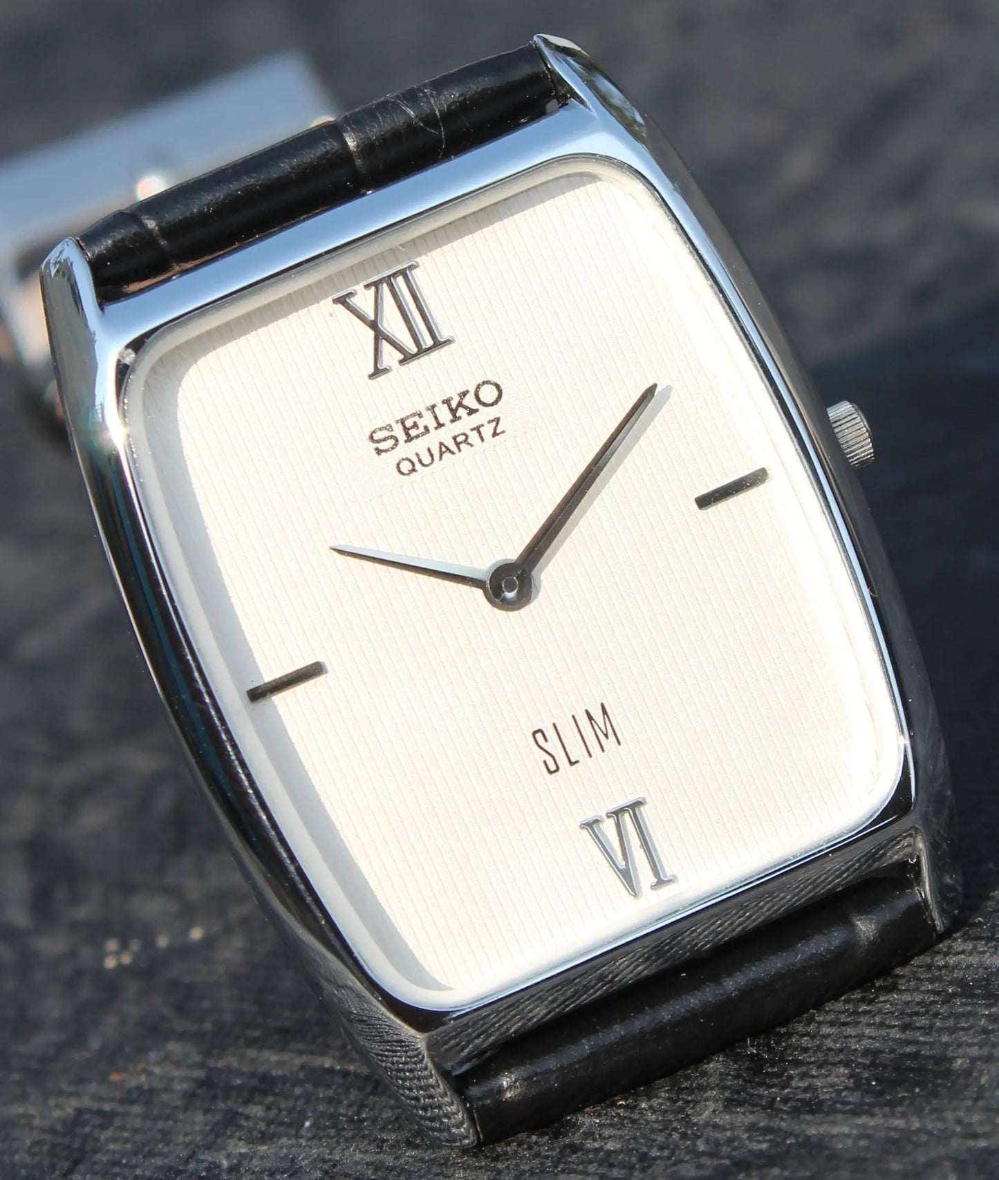 Seiko Quartz Watch Super Slim Two Hands Japan Made Stainless Steel Case White Dial Wristwatch - Genuine Vintage Watches