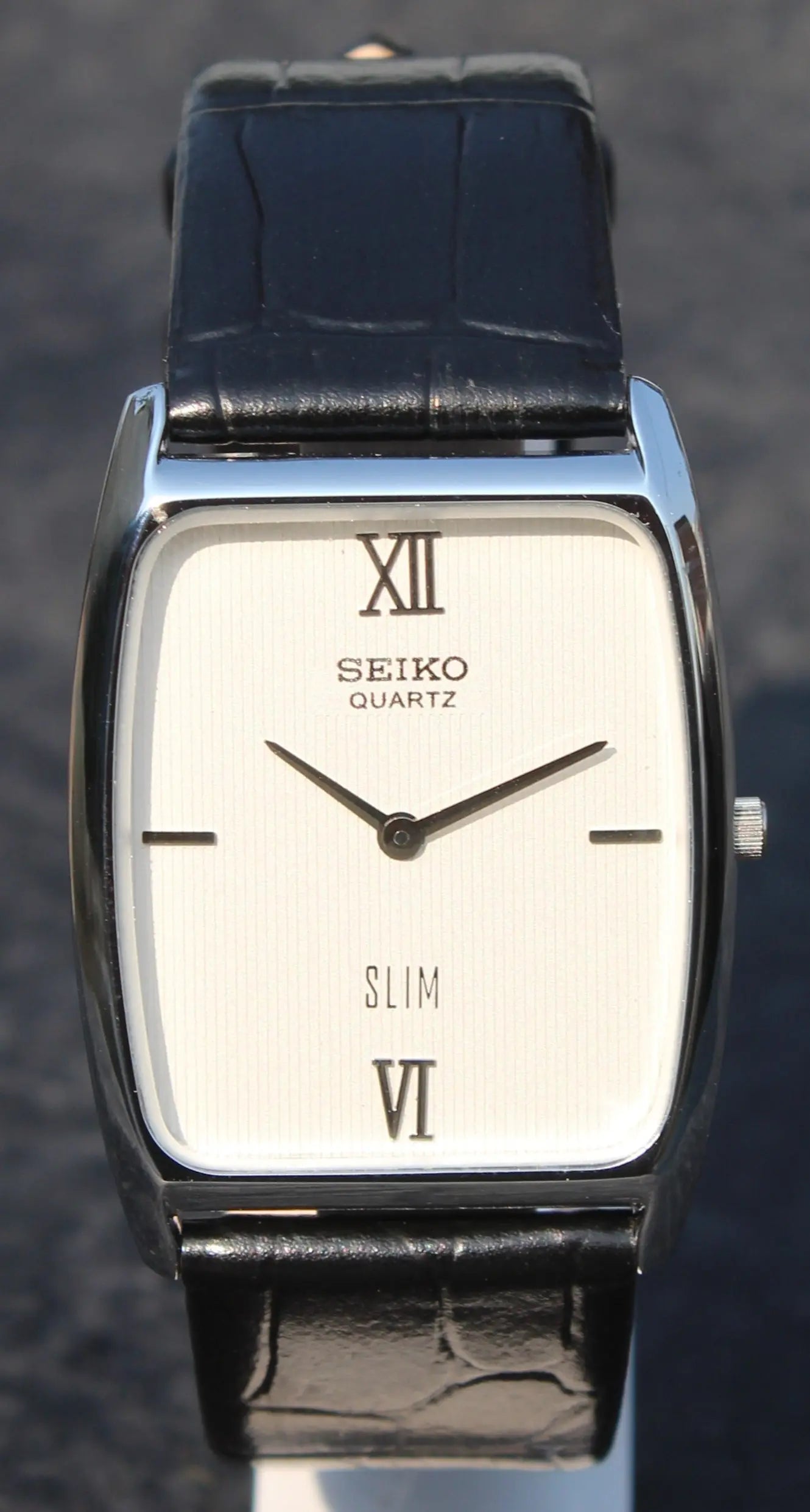 Seiko Quartz Watch Super Slim Two Hands Japan Made Stainless Steel Case White Dial Wristwatch - Genuine Vintage Watches