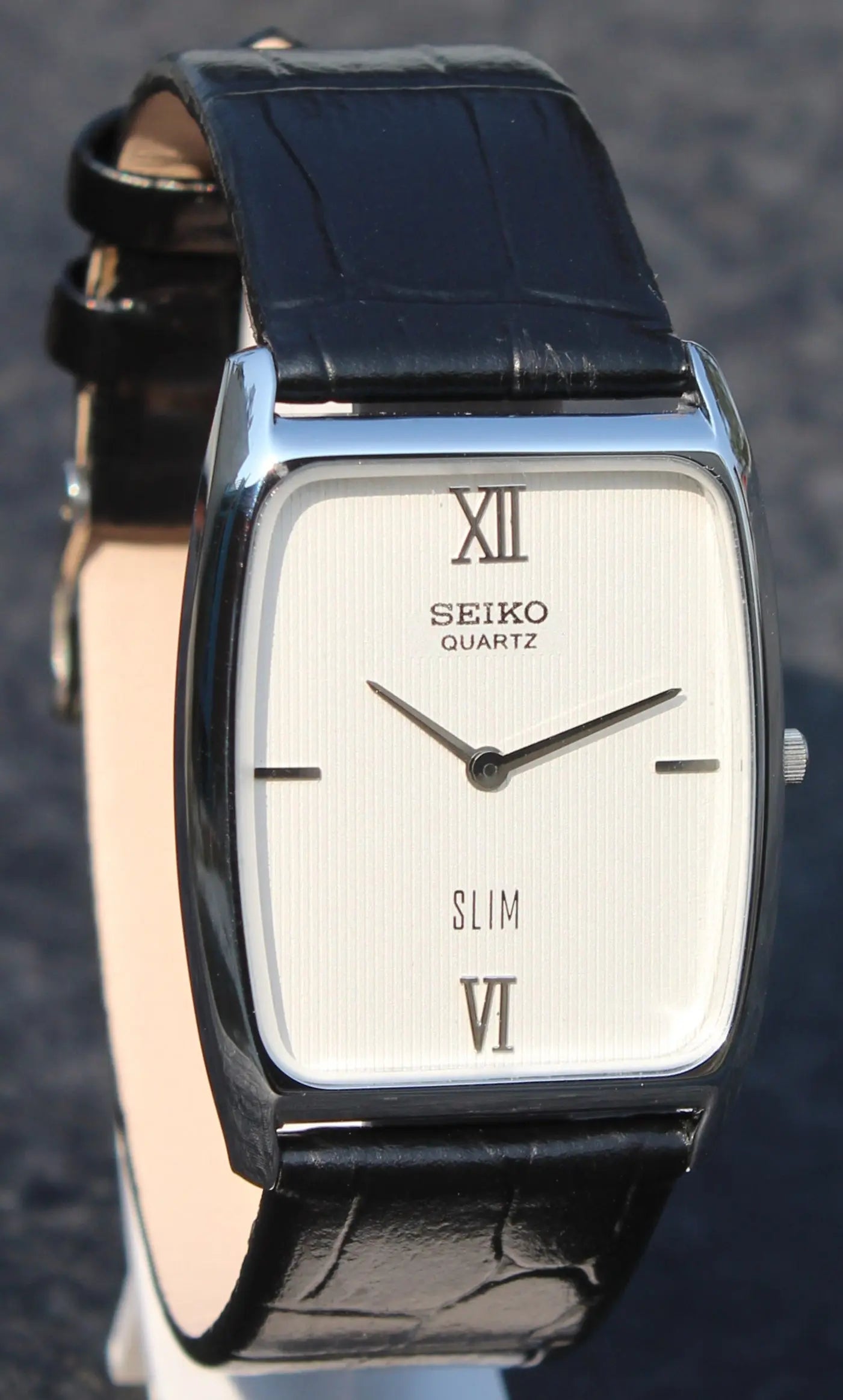 Seiko Quartz Watch Super Slim Two Hands Japan Made Stainless Steel Case White Dial Wristwatch - Genuine Vintage Watches