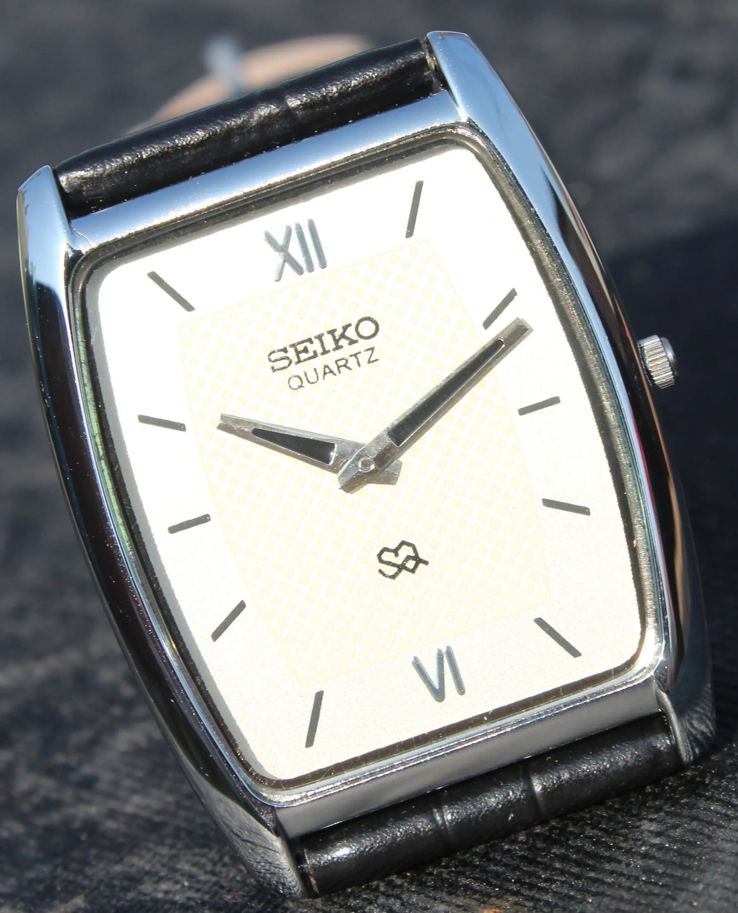 Seiko Quartz Super Slim Two Hands Japan Made Stainless Steel Case Silver Dial Wristwatch - Genuine Vintage Watches