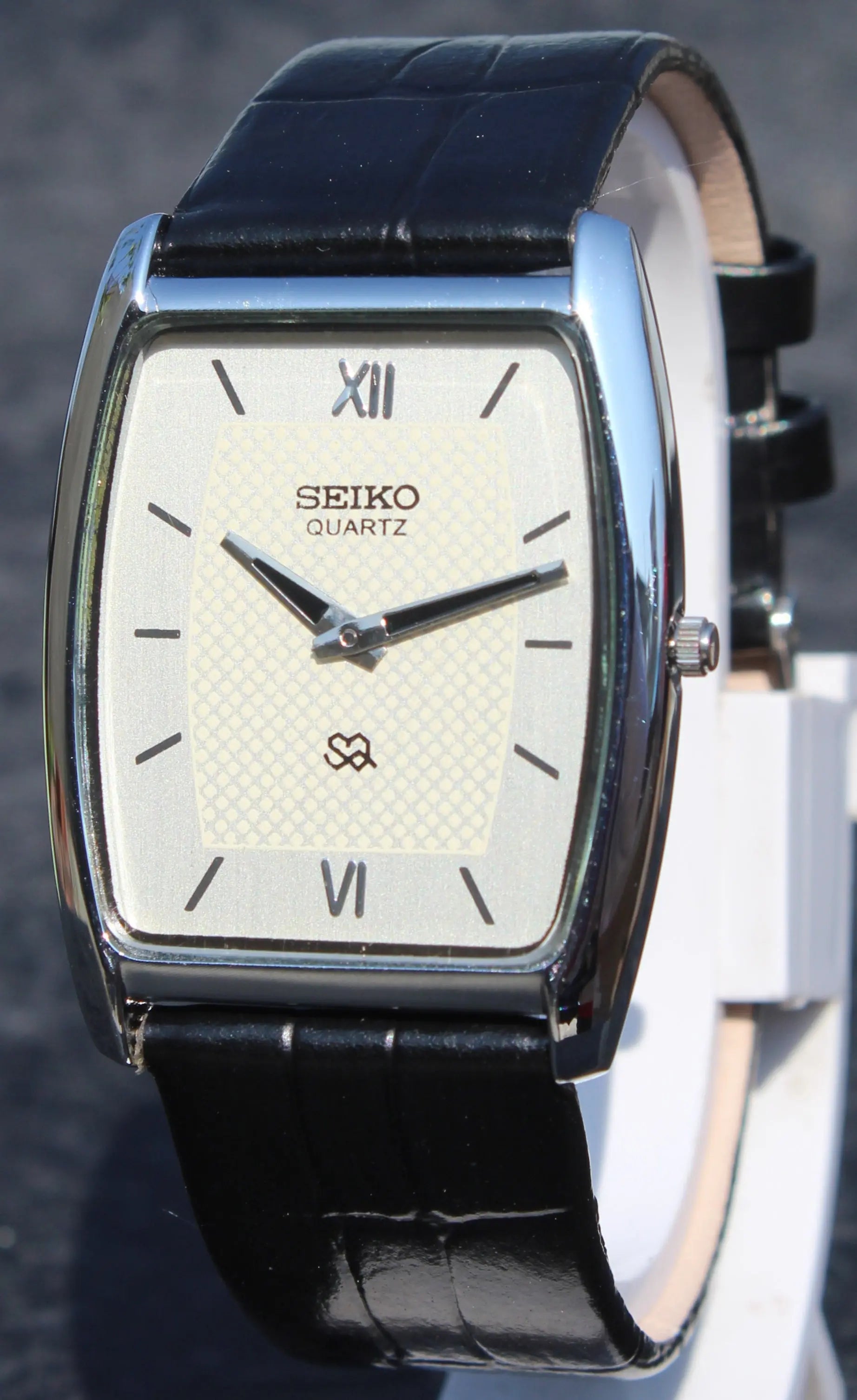 Seiko Quartz Super Slim Two Hands Japan Made Stainless Steel Case Silver Dial Wristwatch - Genuine Vintage Watches