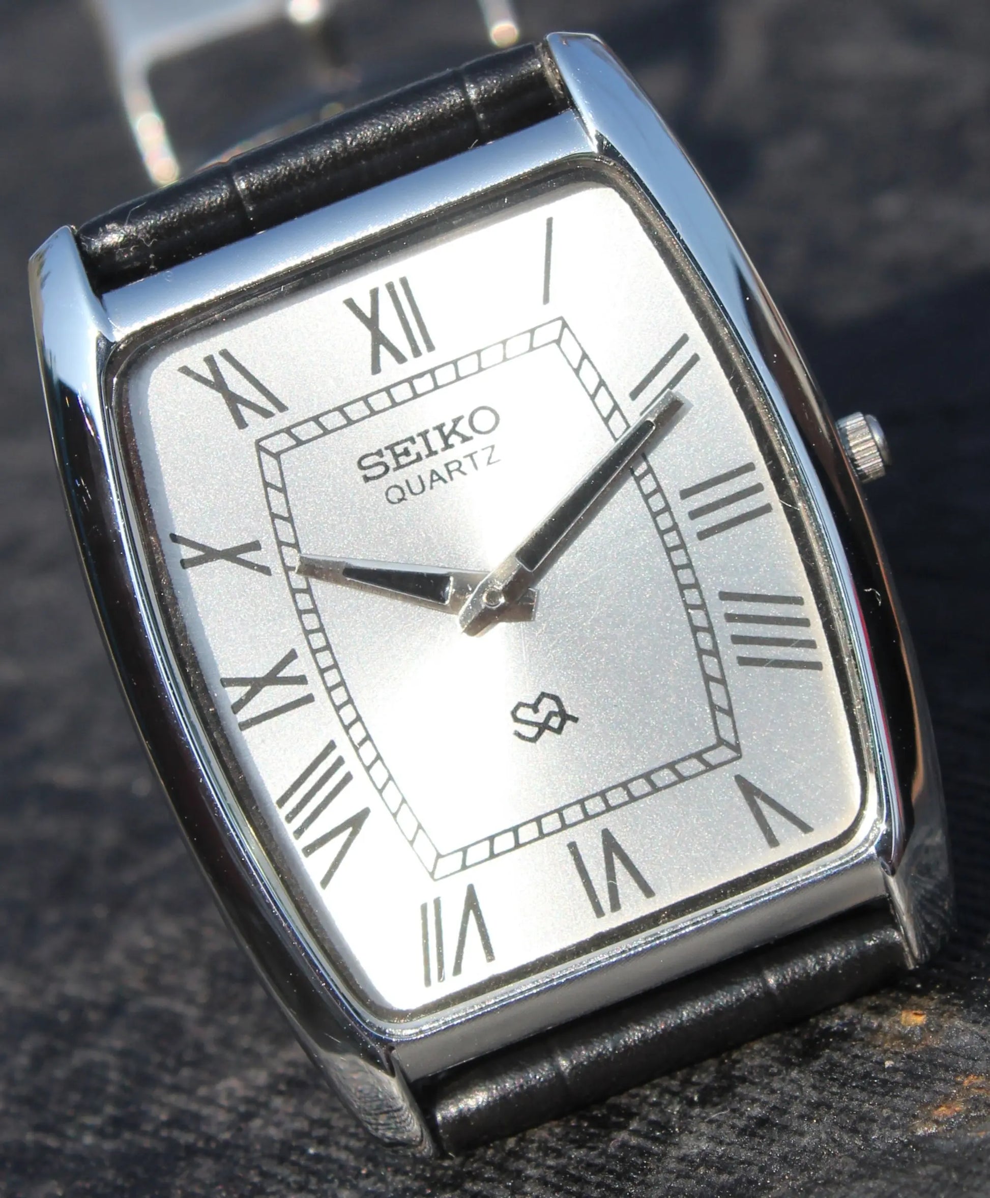 Seiko Quartz Super Slim Two Hands Japan Made Stainless Steel Case Silver Dial Wristwatch - Genuine Vintage Watches