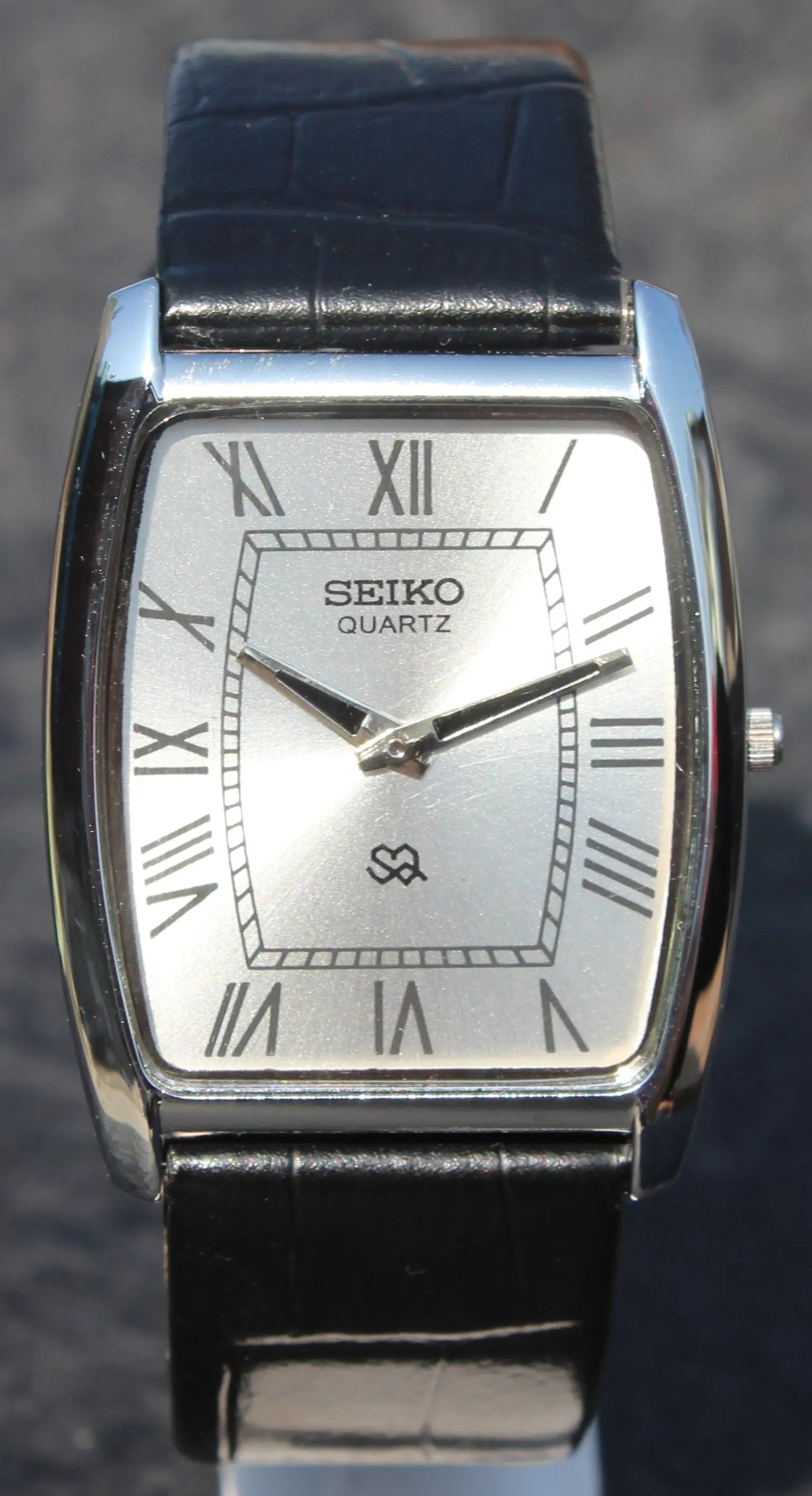 Seiko Quartz Super Slim Two Hands Japan Made Stainless Steel Case Silver Dial Wristwatch - Genuine Vintage Watches