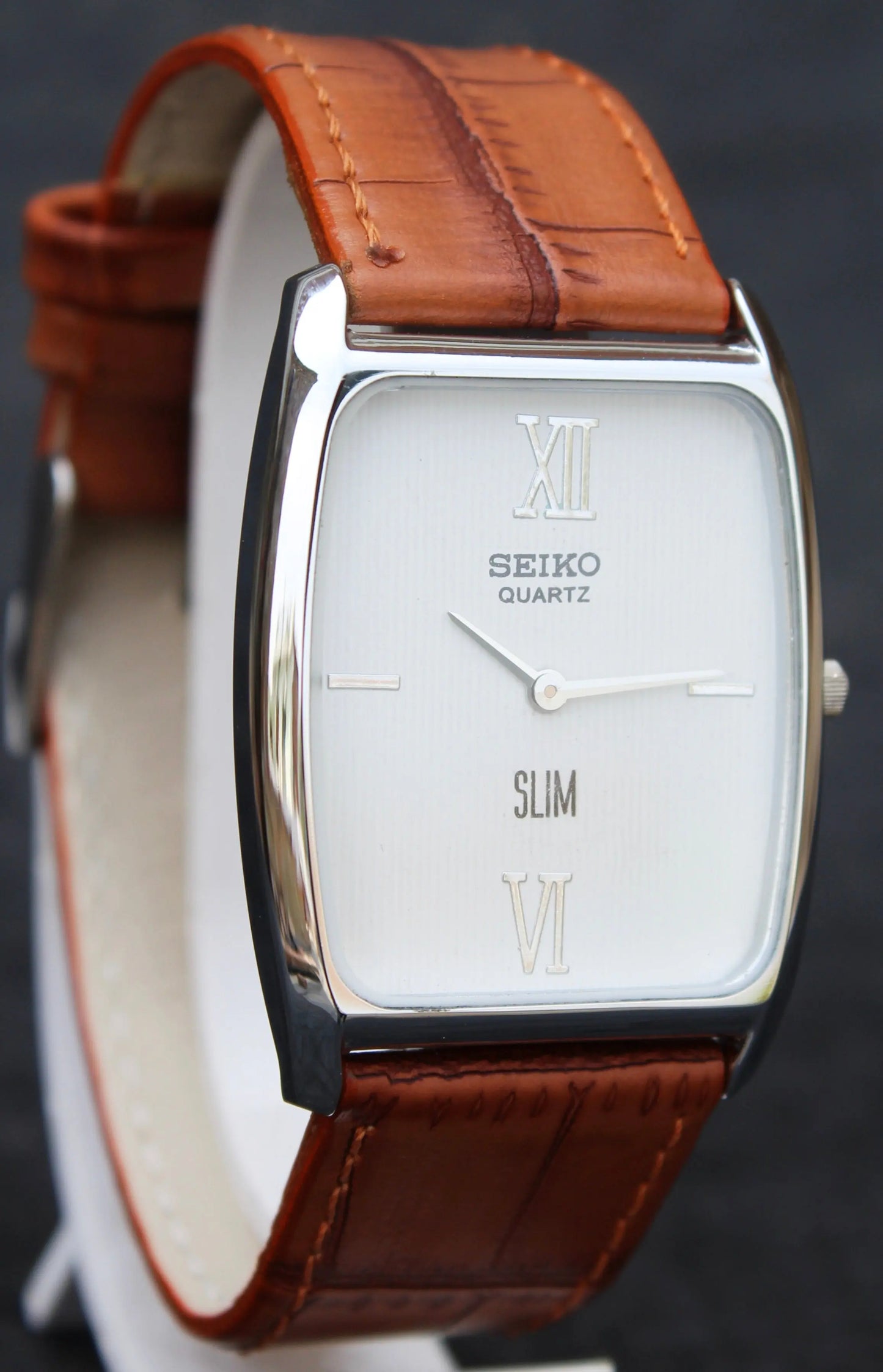 Seiko Quartz Super Slim Two Hands Japan Made Stainless Steel Case White Dial Wristwatch - Genuine Vintage Watches