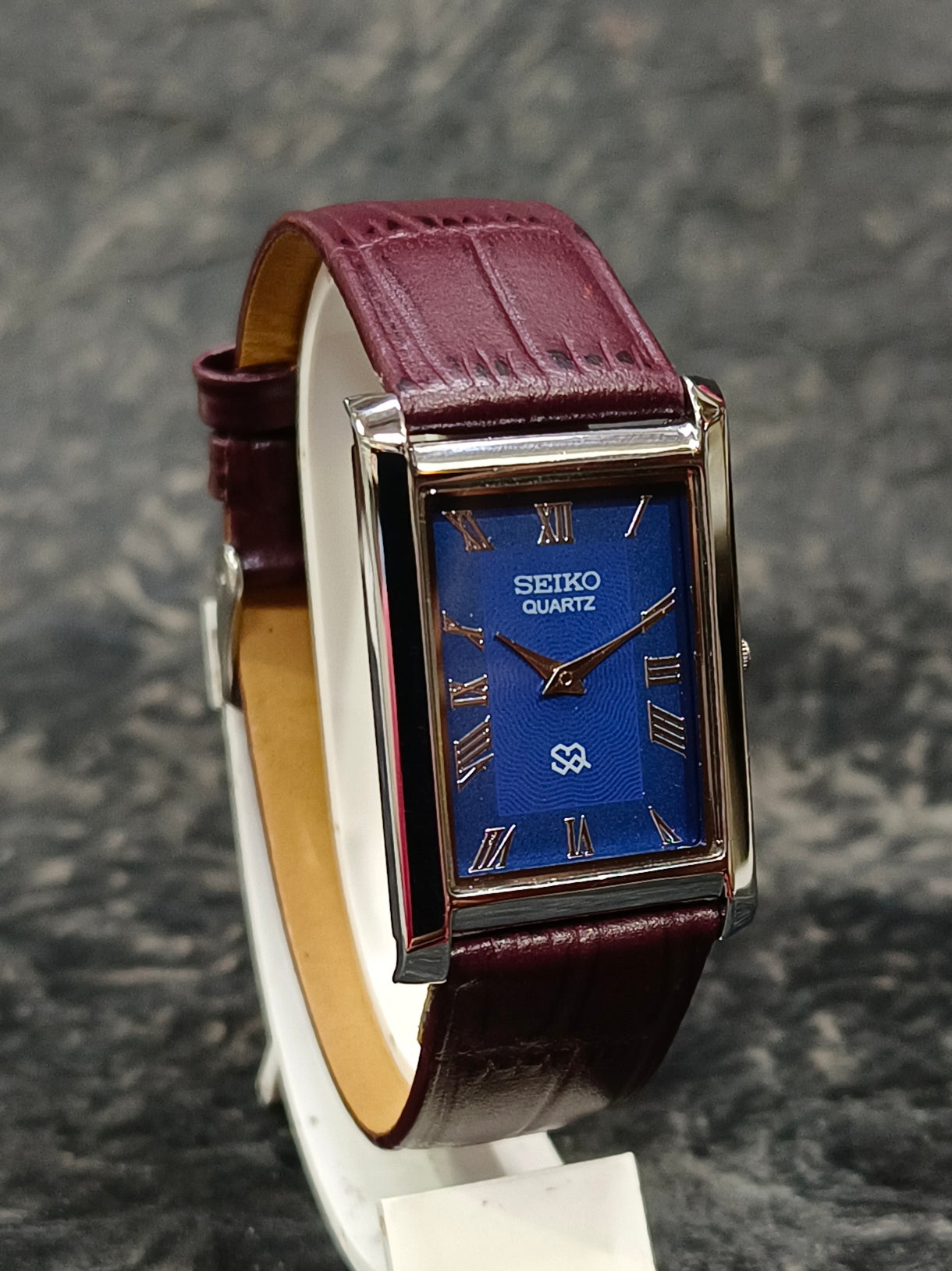 Seiko Quartz Tank Watch Slim Two Hands Wristwatch Geniune-Vintage-Watches