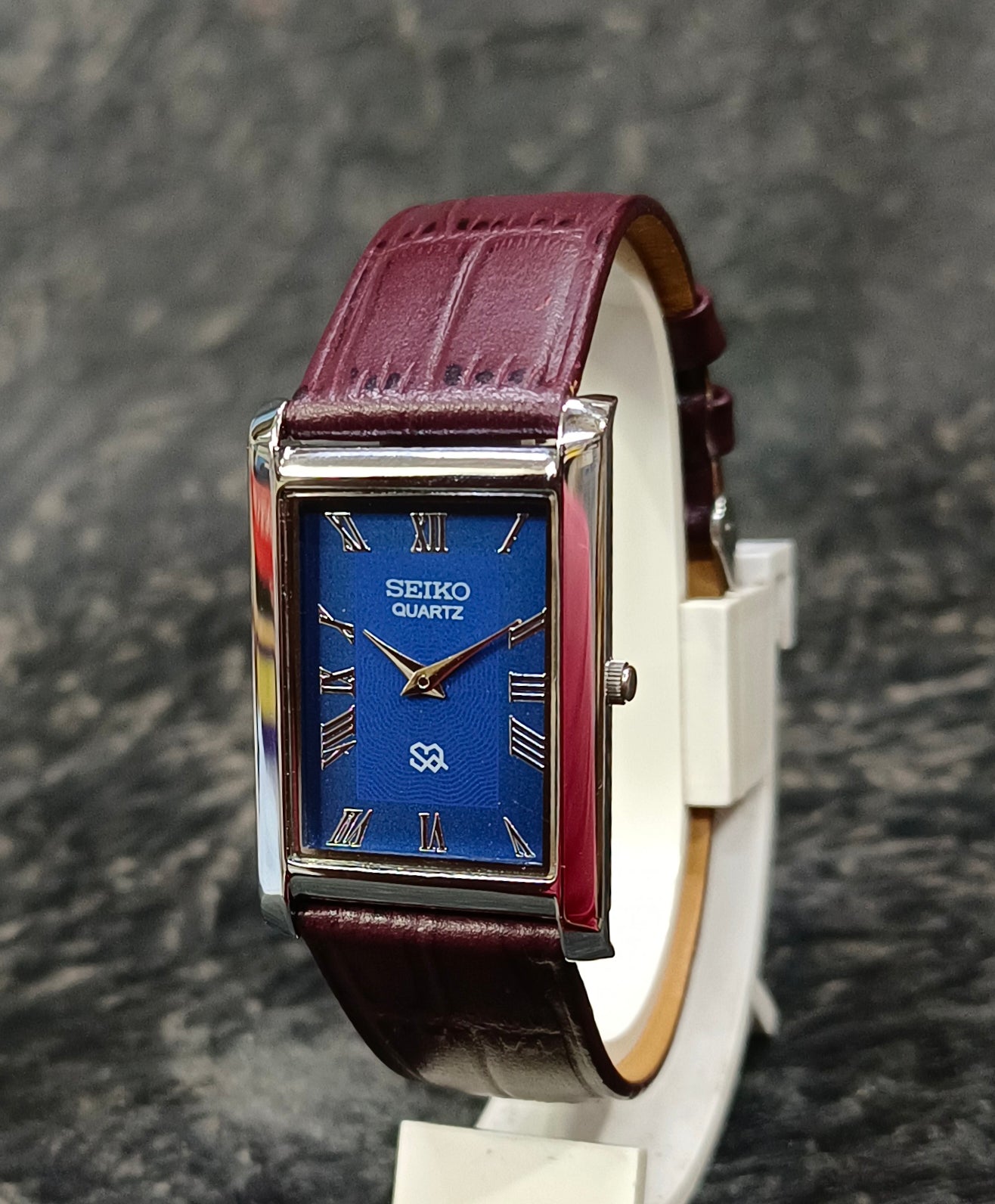 Seiko Quartz Tank Watch Slim Two Hands Wristwatch Geniune-Vintage-Watches