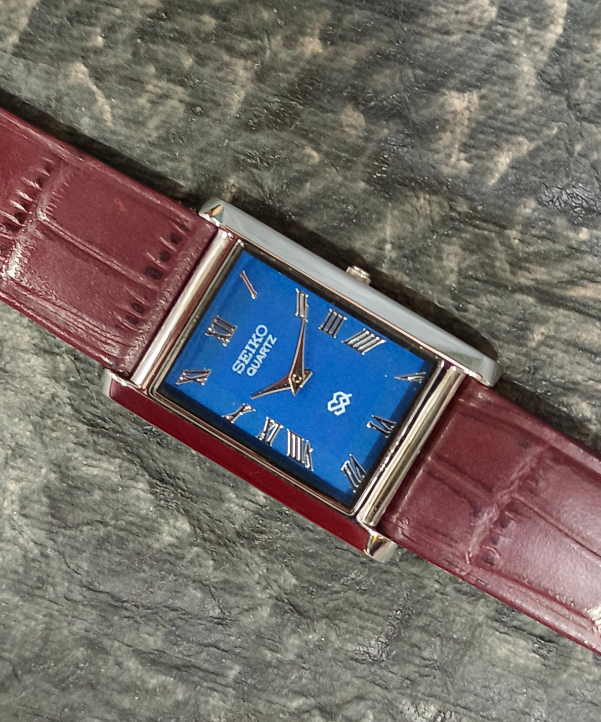 Seiko Quartz Tank Watch Slim Two Hands Wristwatch Geniune-Vintage-Watches