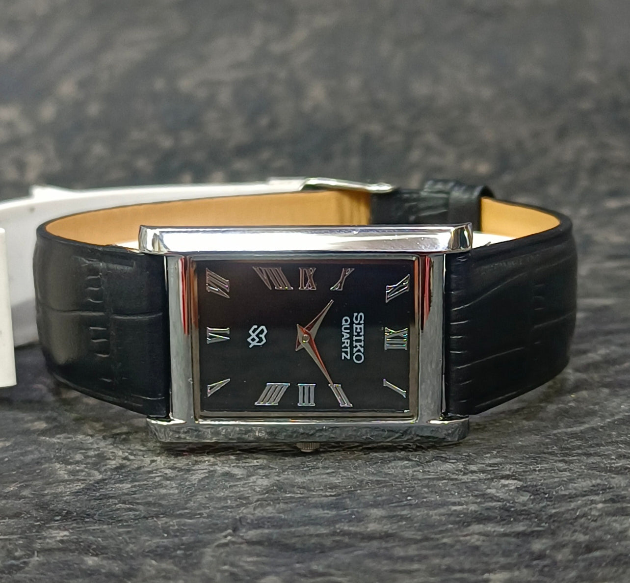 Seiko Quartz Tank Watch Slim Rectangular Roman Dial Two Hands Vintage Wristwatch Geniune-Vintage-Watches