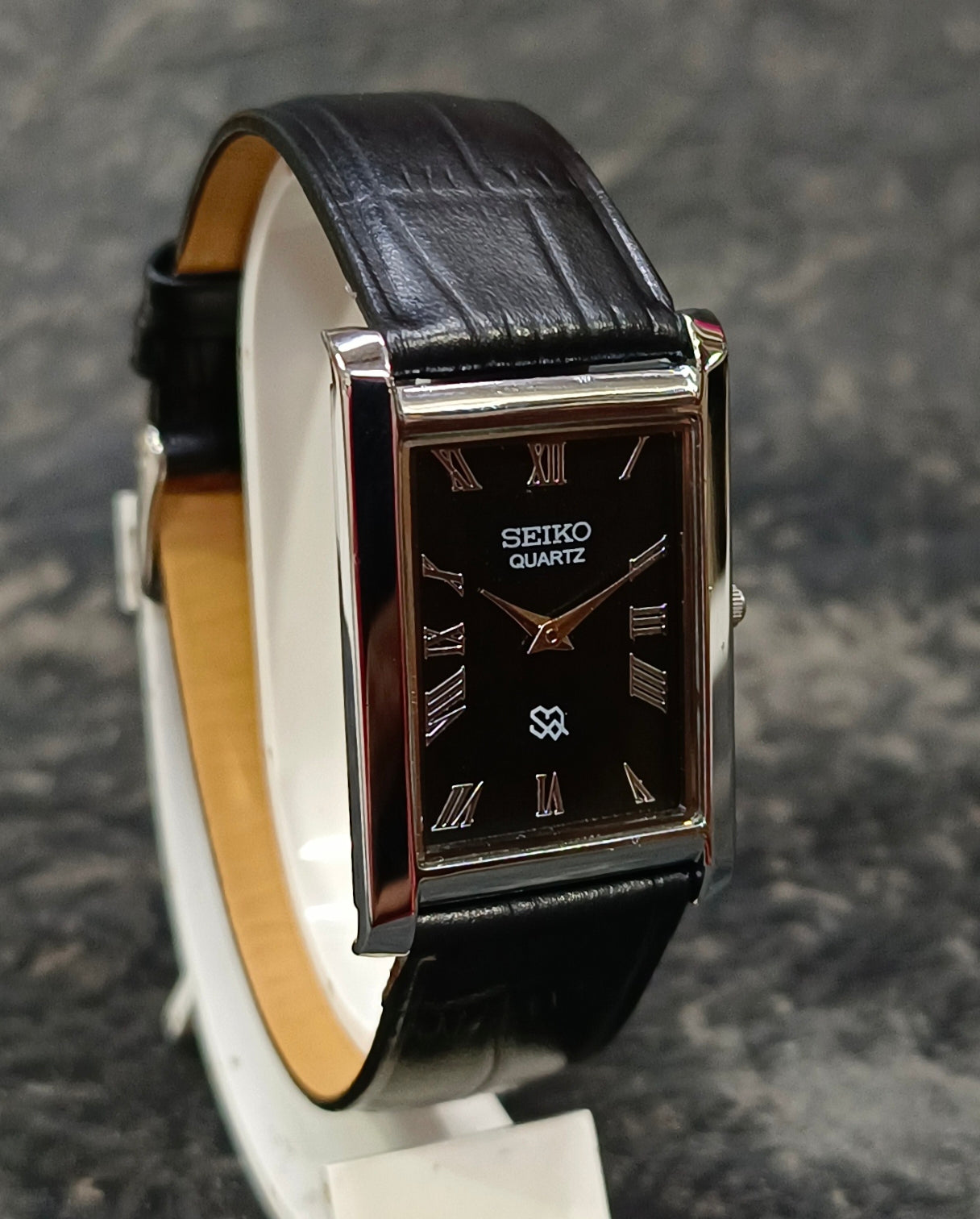 Seiko Quartz Tank Watch Slim Rectangular Roman Dial Two Hands Vintage Wristwatch Geniune-Vintage-Watches