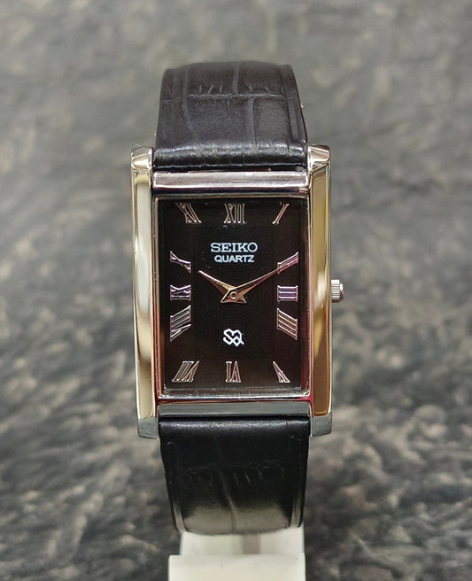 Seiko Quartz Tank Watch Slim Rectangular Roman Dial Two Hands Vintage Wristwatch Geniune-Vintage-Watches