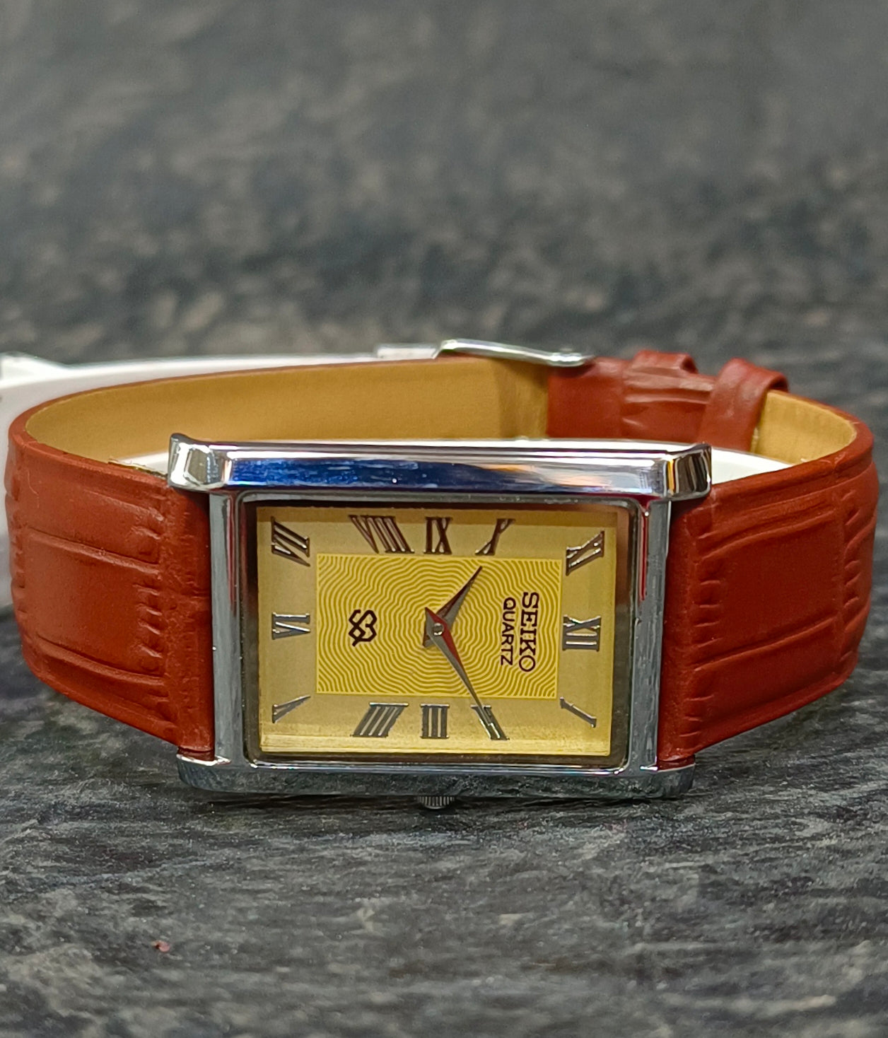 Vintage Seiko Quartz Tank Watch Slim Dress Wristwatch Roman Numeral Dial Geniune-Vintage-Watches
