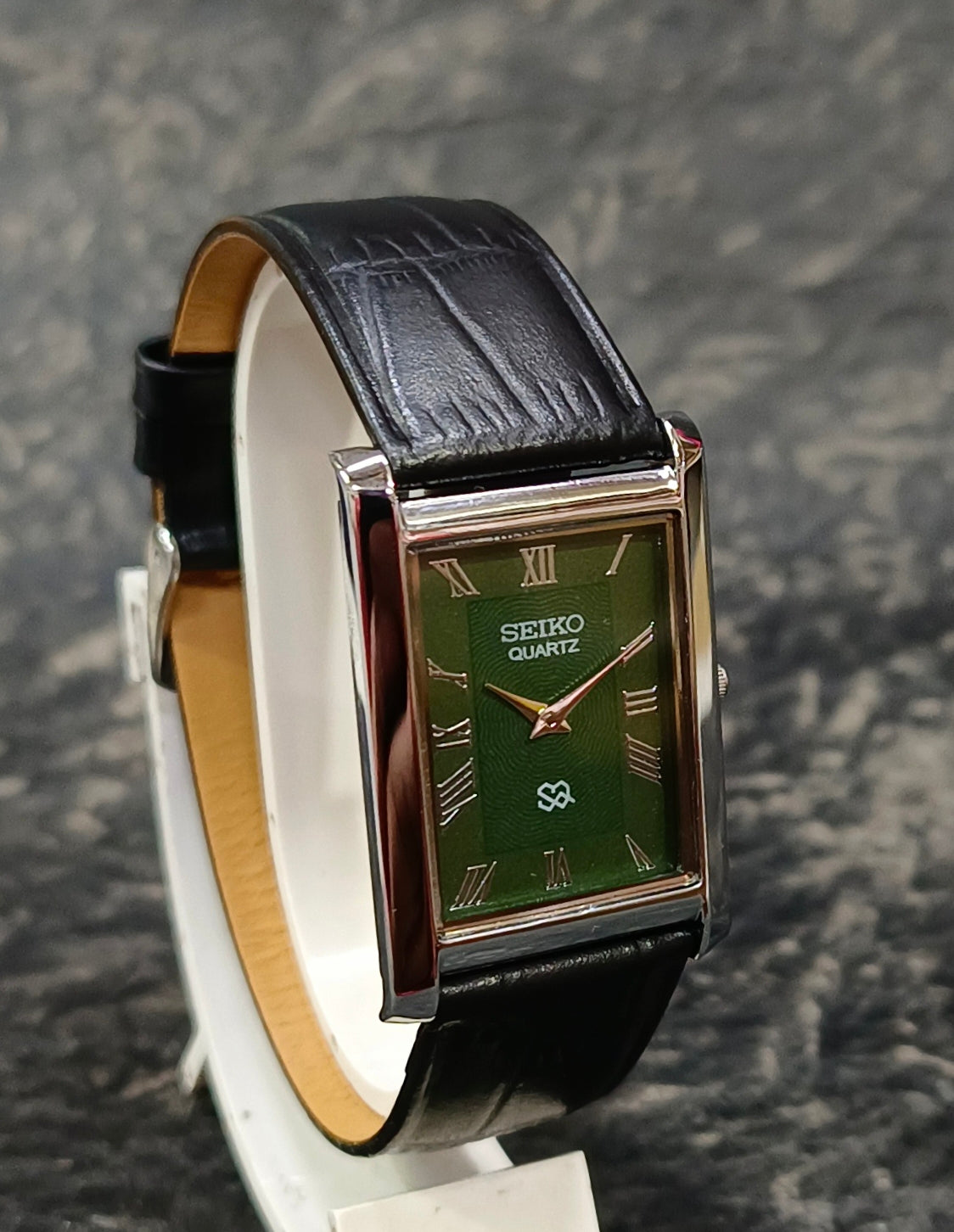 Vintage Seiko Tank Quartz Watch Slim Roman Numeral Dress Wristwatch Geniune-Vintage-Watches