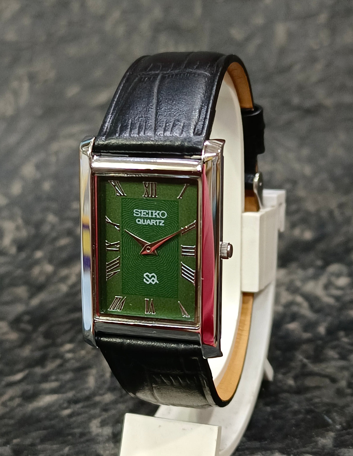Vintage Seiko Tank Quartz Watch Slim Roman Numeral Dress Wristwatch Geniune-Vintage-Watches