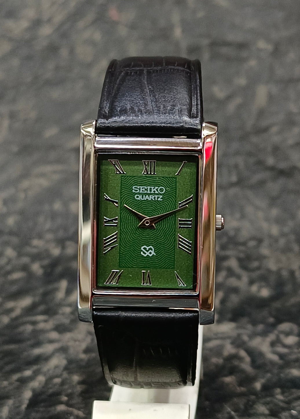 Vintage Seiko Tank Quartz Watch Slim Roman Numeral Dress Wristwatch Geniune-Vintage-Watches
