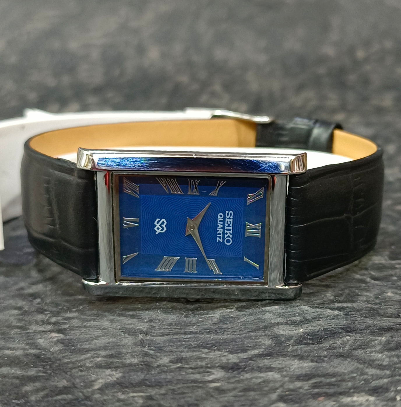 Seiko Vintage Quartz Tank Watch Slim Rectangular Roman Dial Wristwatch Geniune-Vintage-Watches