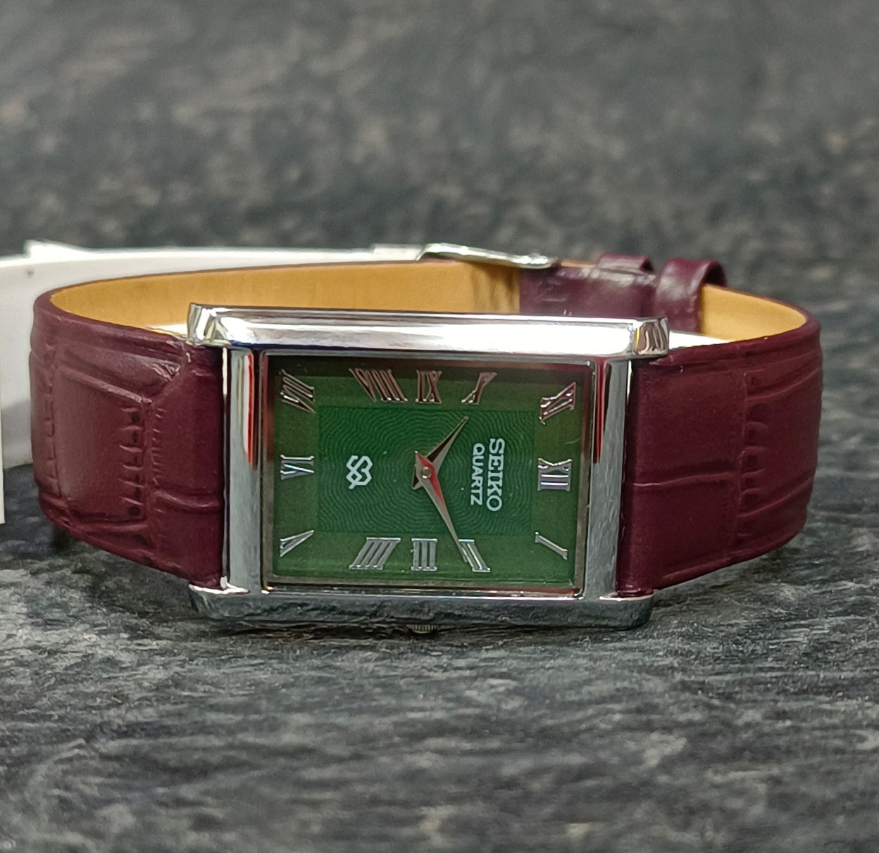 Seiko Vintage Tank Quartz Wristwatch Slim Roman Numeral Rectangular Dial Geniune-Vintage-Watches