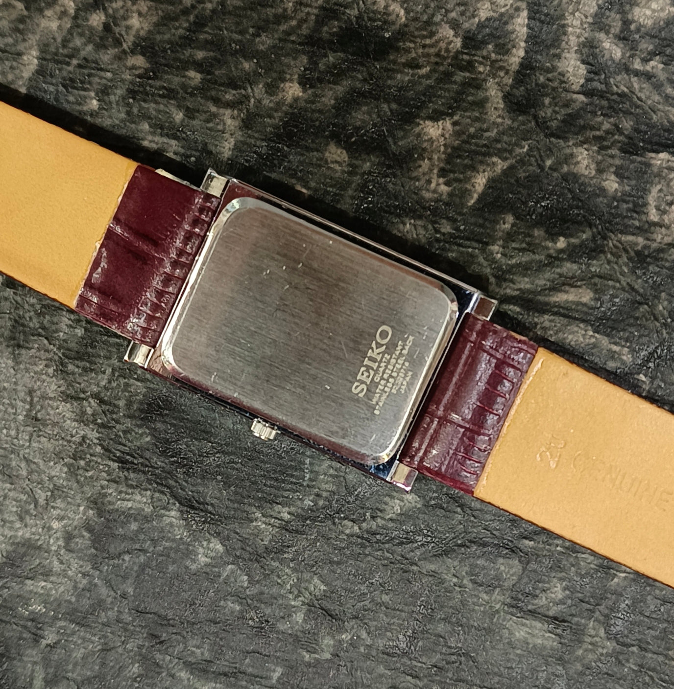 Seiko Vintage Tank Quartz Wristwatch Slim Roman Numeral Rectangular Dial Geniune-Vintage-Watches