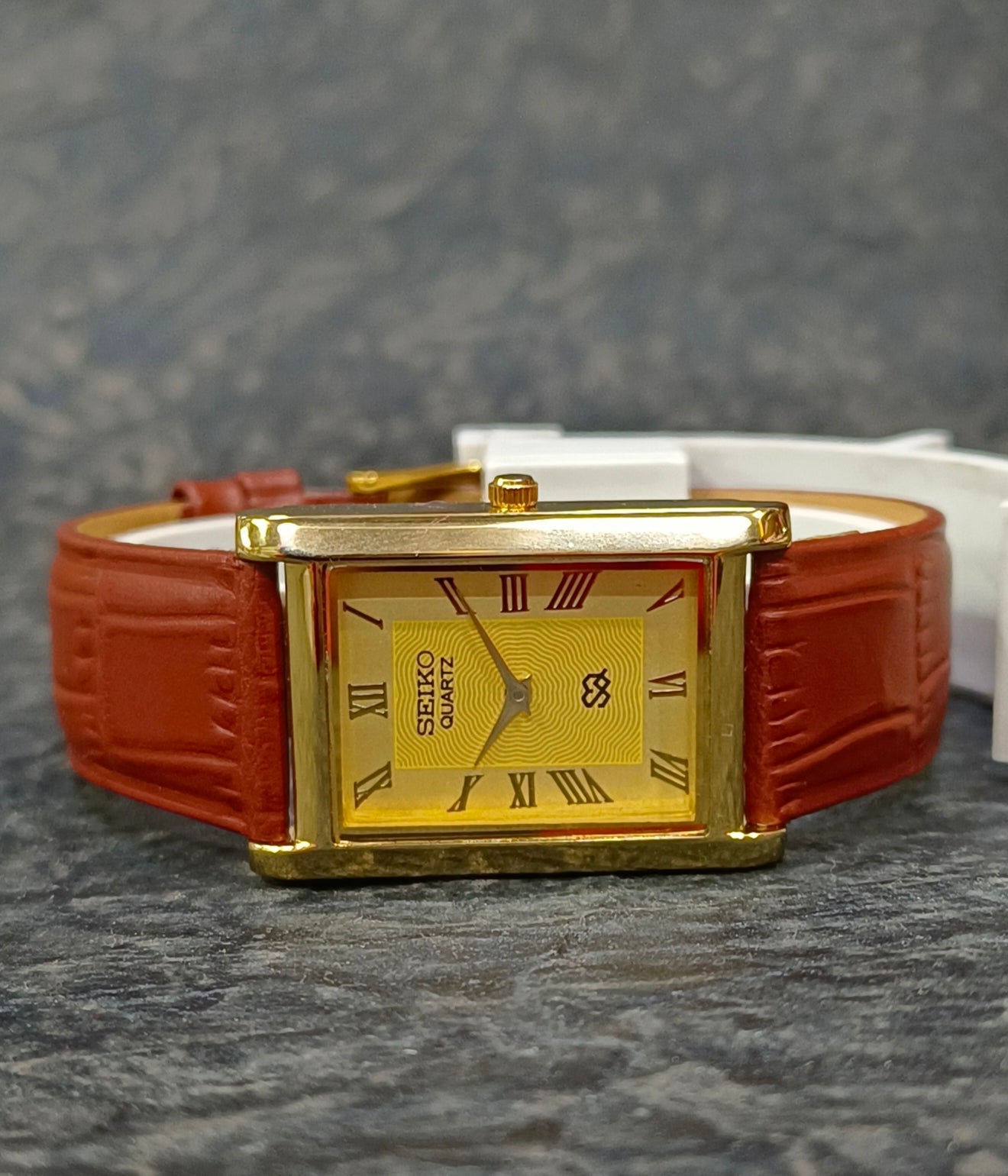 Vintage Seiko Tank Style Quartz Watch Slim Classic Roman Dial Wristwatch Geniune-Vintage-Watches
