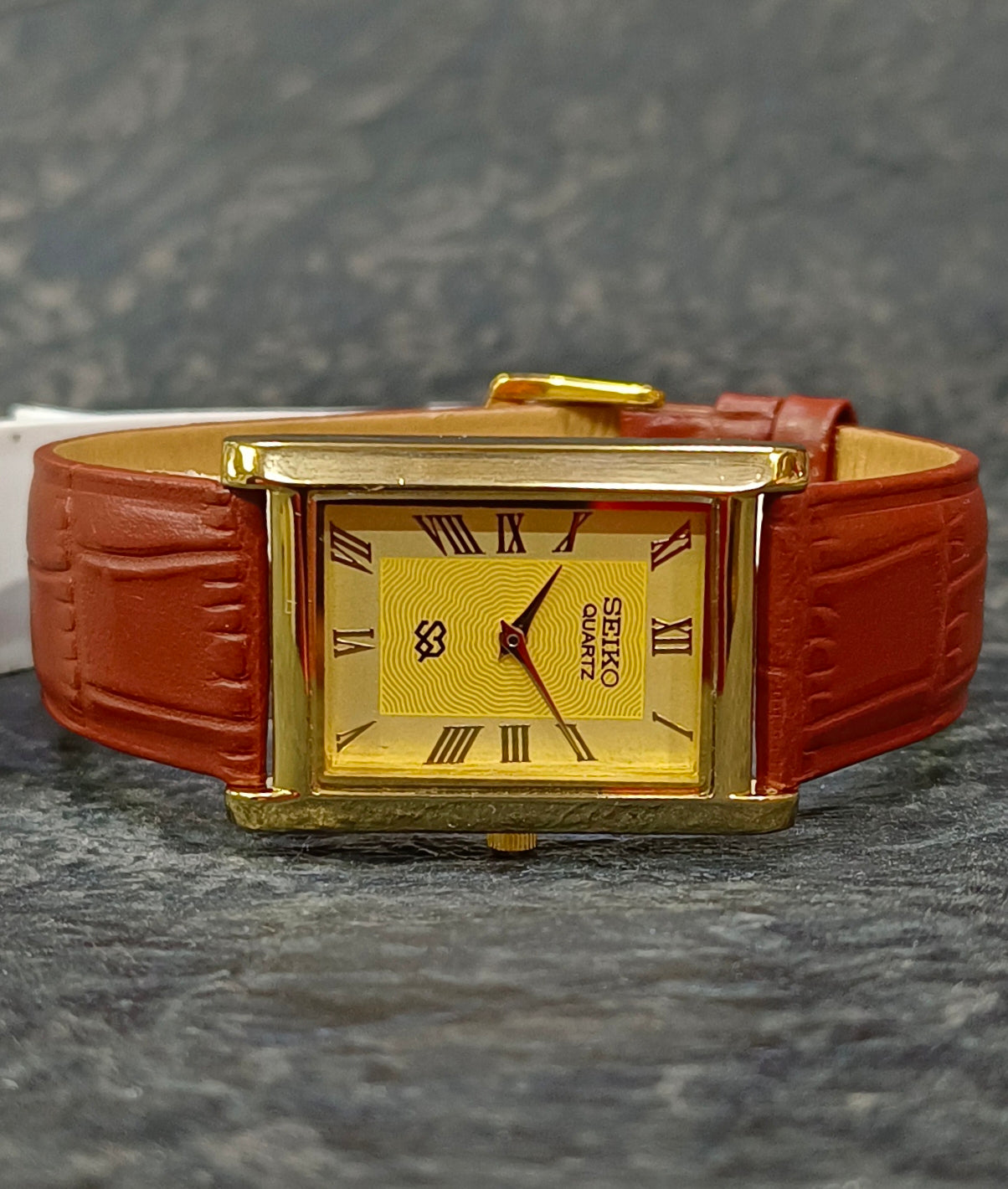 Vintage Seiko Tank Style Quartz Watch Slim Classic Roman Dial Wristwatch Geniune-Vintage-Watches