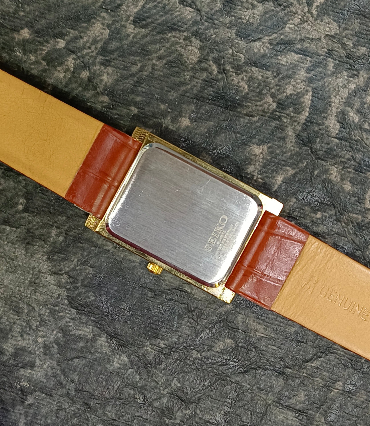 Vintage Seiko Tank Style Quartz Watch Slim Classic Roman Dial Wristwatch Geniune-Vintage-Watches