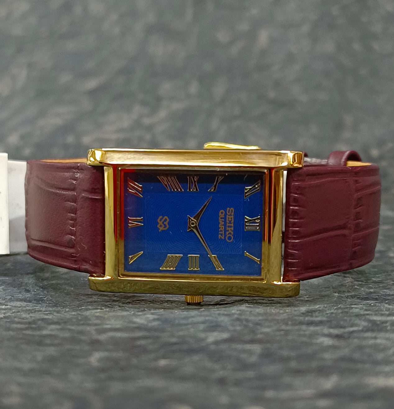 Seiko Vintage Quartz Tank Watch Roman Numeral Slim Formal Wristwatch Geniune-Vintage-Watches