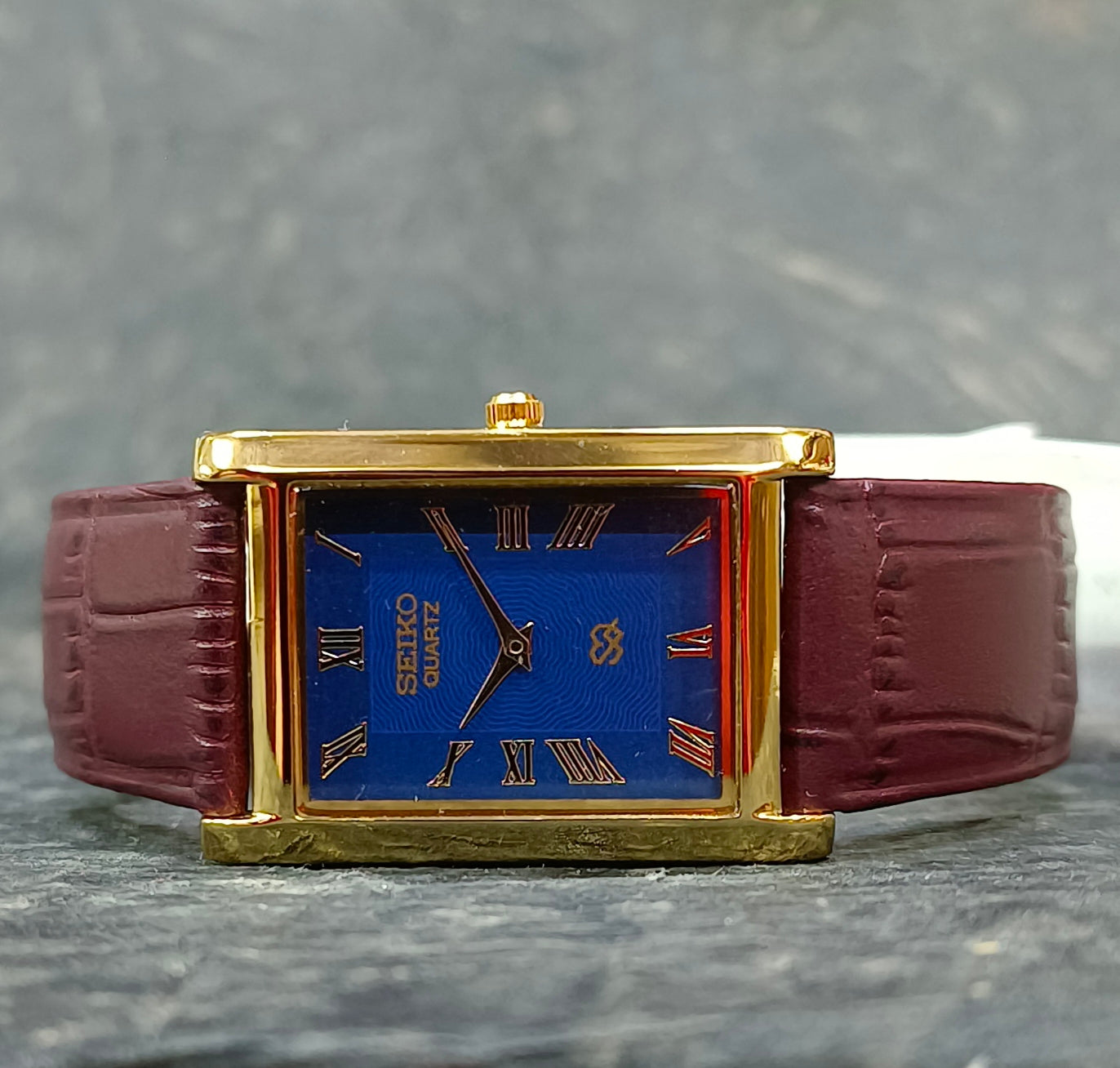 Seiko Vintage Quartz Tank Watch Roman Numeral Slim Formal Wristwatch Geniune-Vintage-Watches