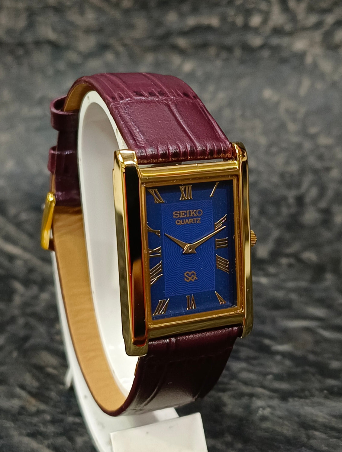 Seiko Vintage Quartz Tank Watch Roman Numeral Slim Formal Wristwatch Geniune-Vintage-Watches