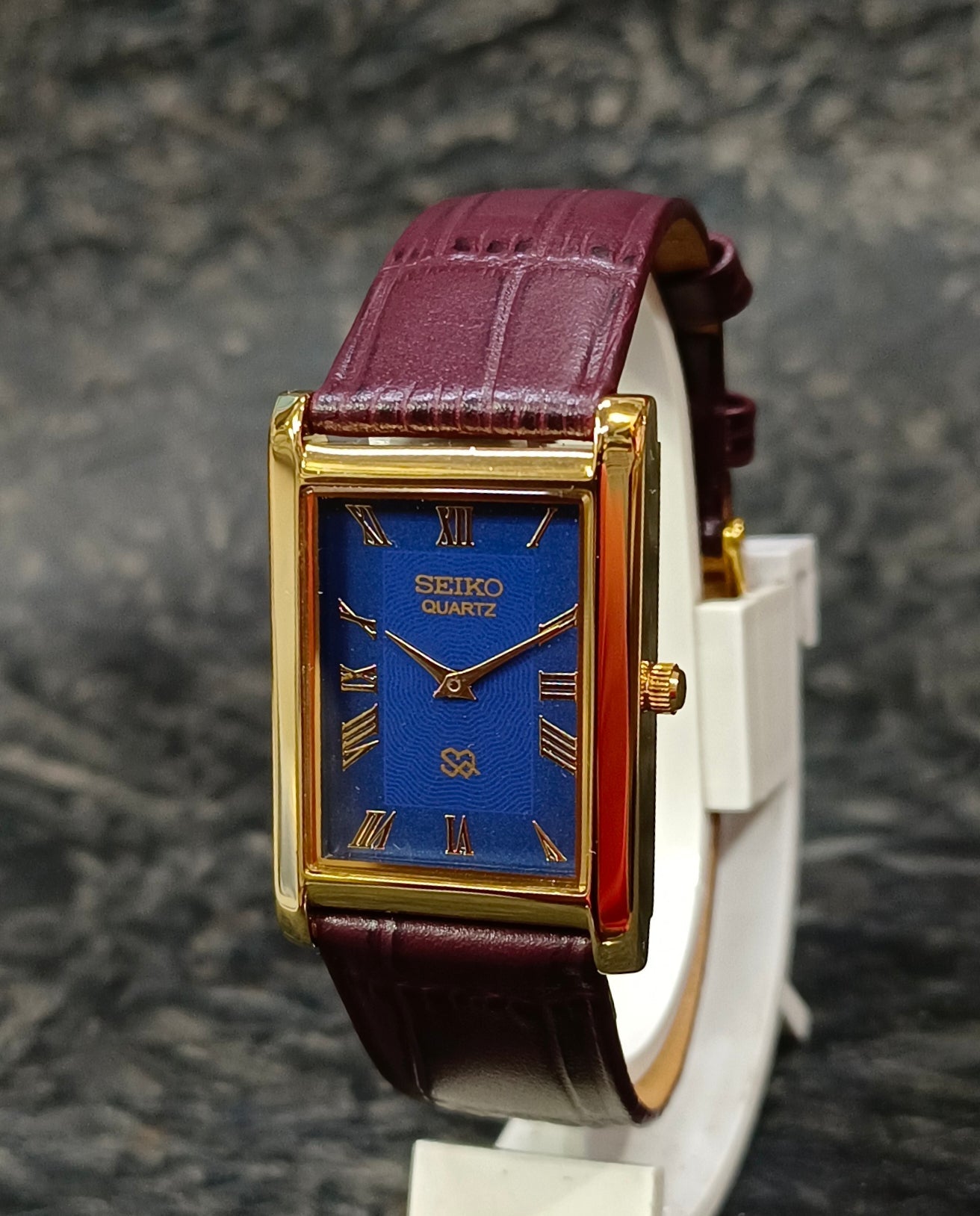 Seiko Vintage Quartz Tank Watch Roman Numeral Slim Formal Wristwatch Geniune-Vintage-Watches