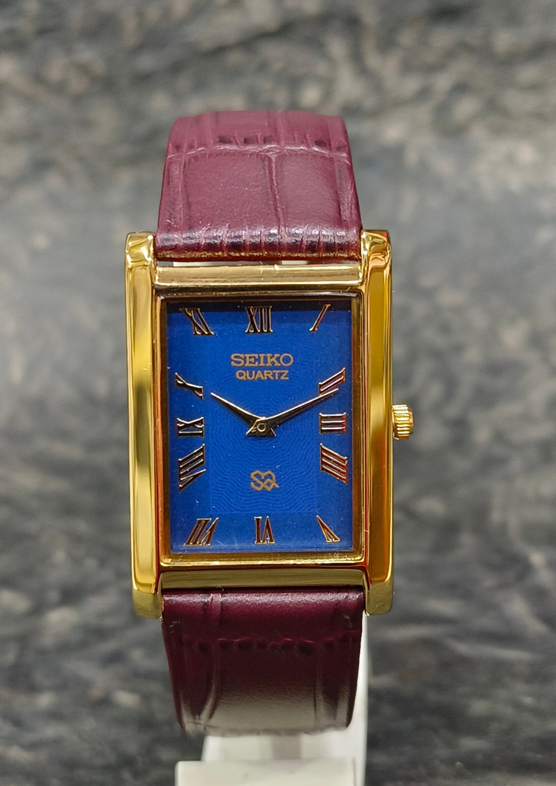 Seiko Vintage Quartz Tank Watch Roman Numeral Slim Formal Wristwatch Geniune-Vintage-Watches
