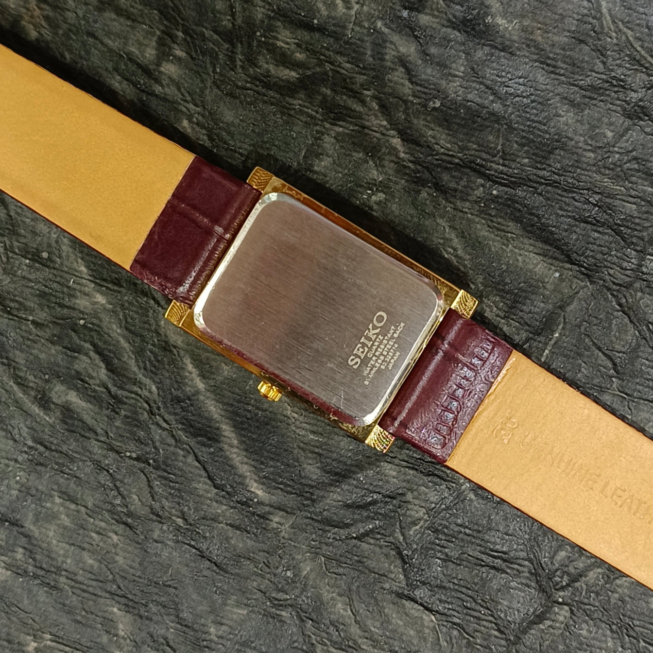 Seiko Vintage Quartz Tank Watch Roman Numeral Slim Formal Wristwatch Geniune-Vintage-Watches