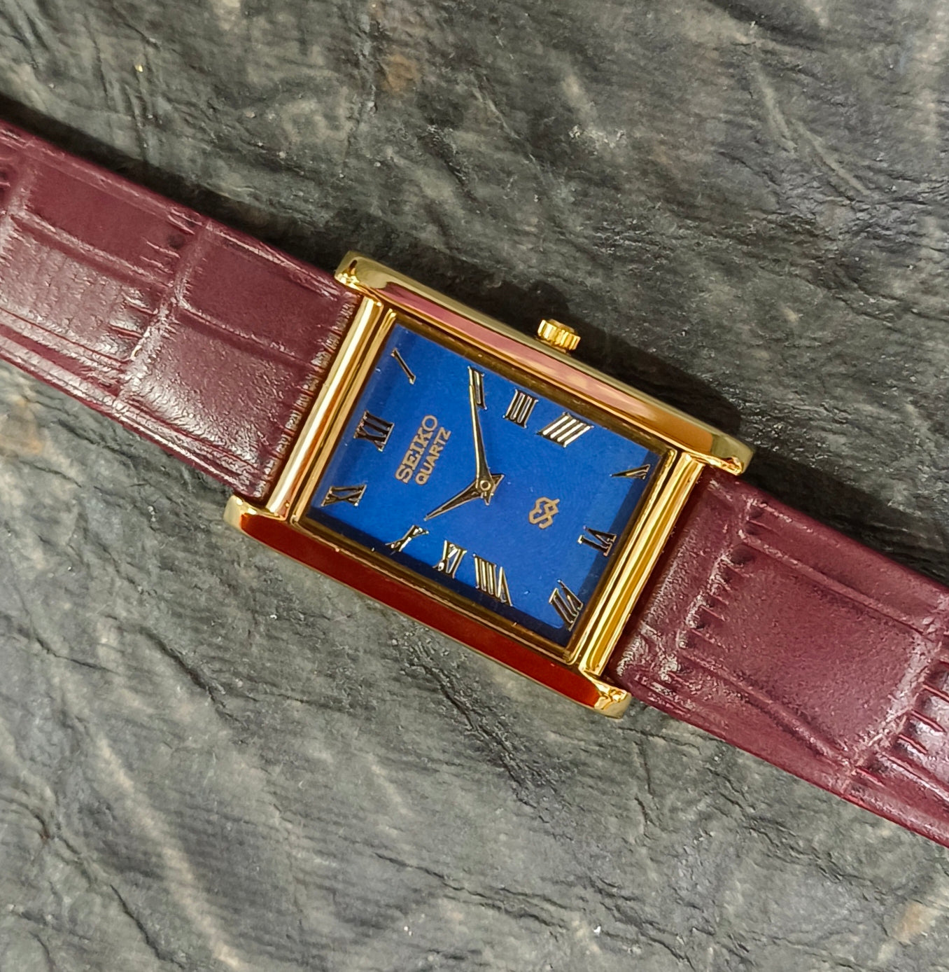 Seiko Vintage Quartz Tank Watch Roman Numeral Slim Formal Wristwatch Geniune-Vintage-Watches
